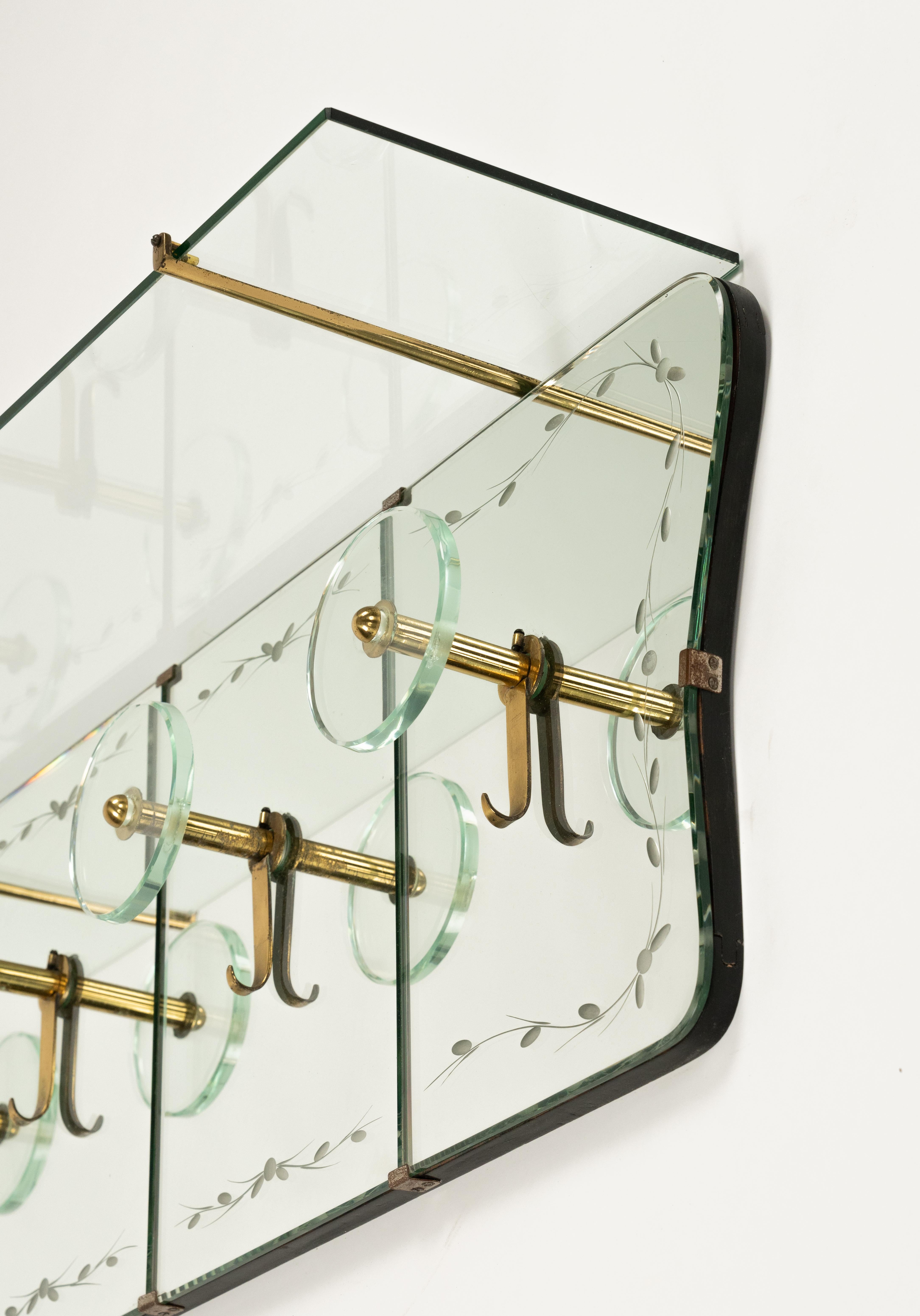 Scaffale appendiabiti del Medioevo in specchio, ottone e vetro di Cristal Arte, Italia, anni '50 in vendita 10