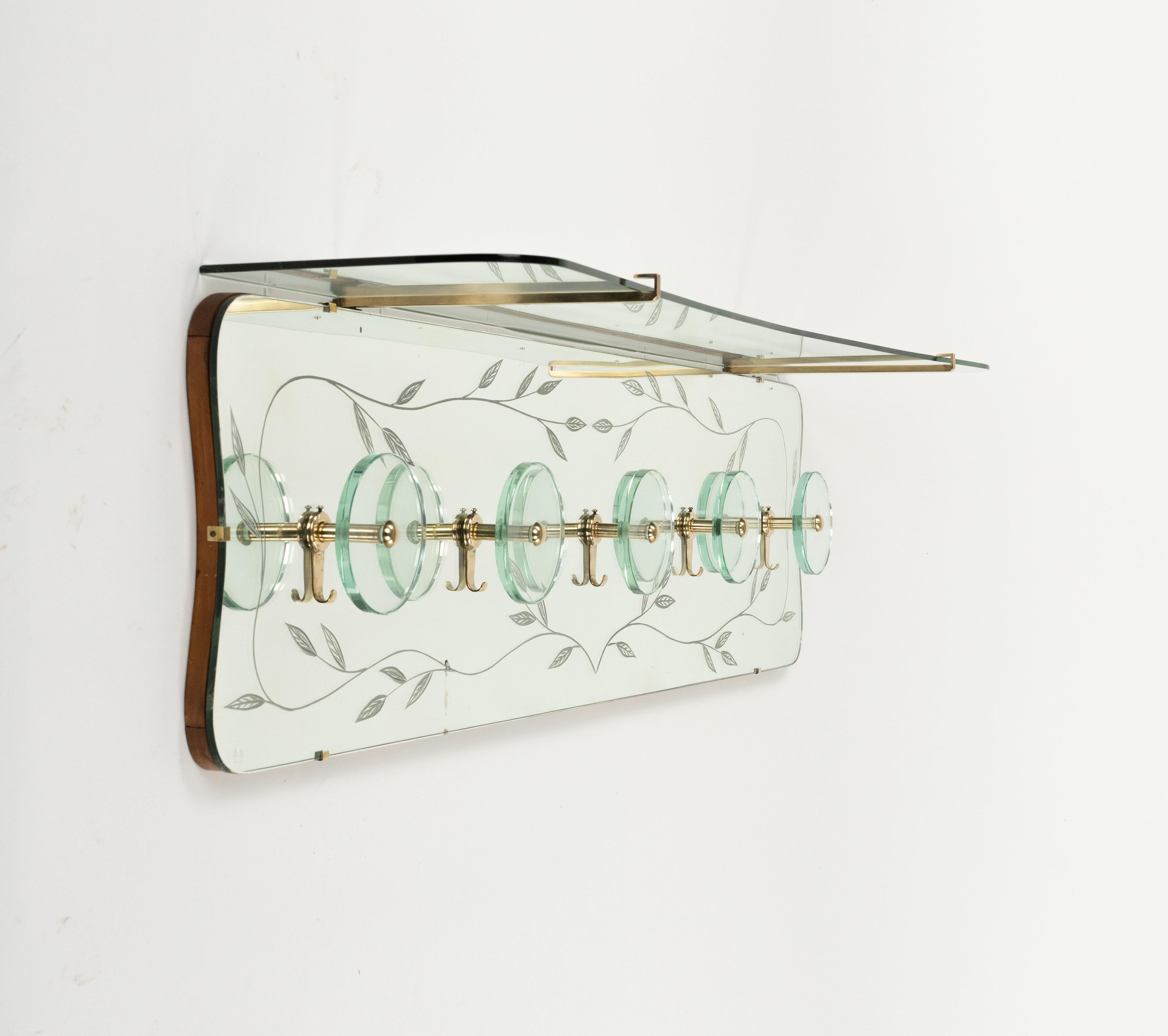 Midcentury Coat Rack Shelf in Mirror, Brass & Glass by Cristal Art, Italy, 1950s In Good Condition For Sale In Rome, IT