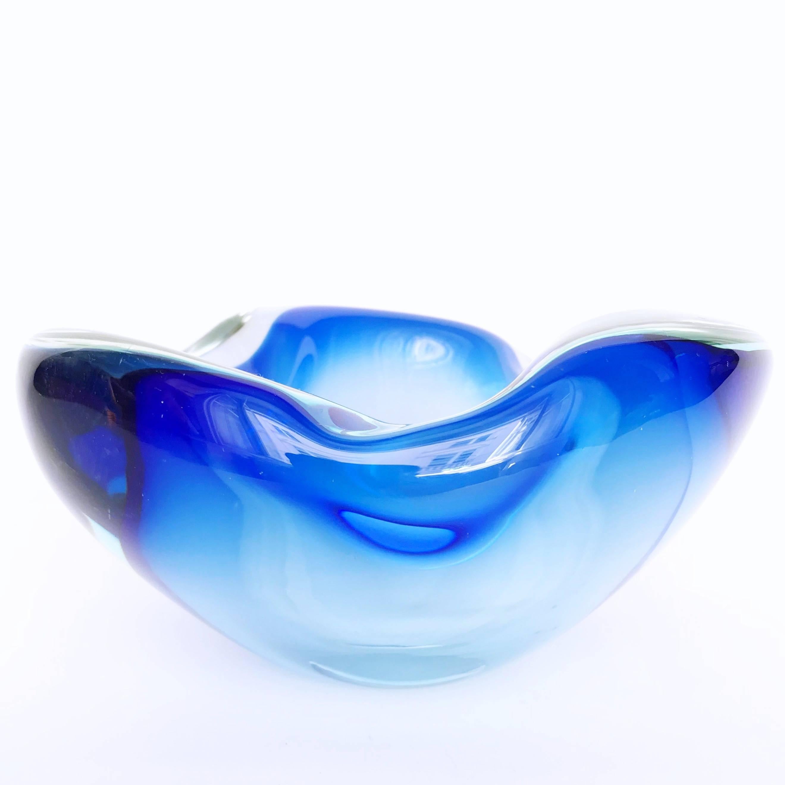 Midcentury Cobalt Blue Biomorphic Blown Murano Art Glass Bowl, 1950s, Italy 2