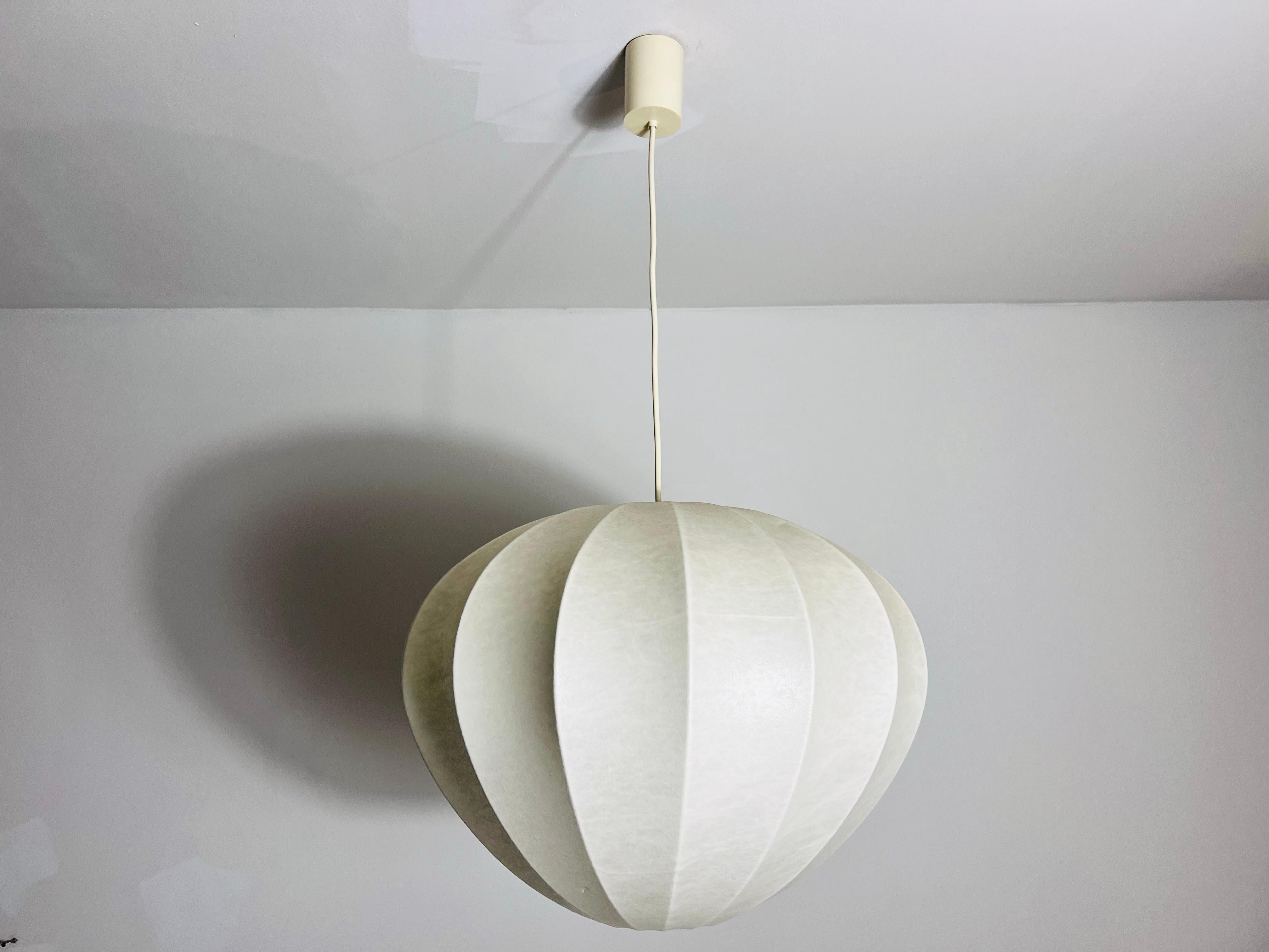 Italiano Lampada a sospensione a forma di losanga Cocoon Lights del Medioevo, anni '60, Italia