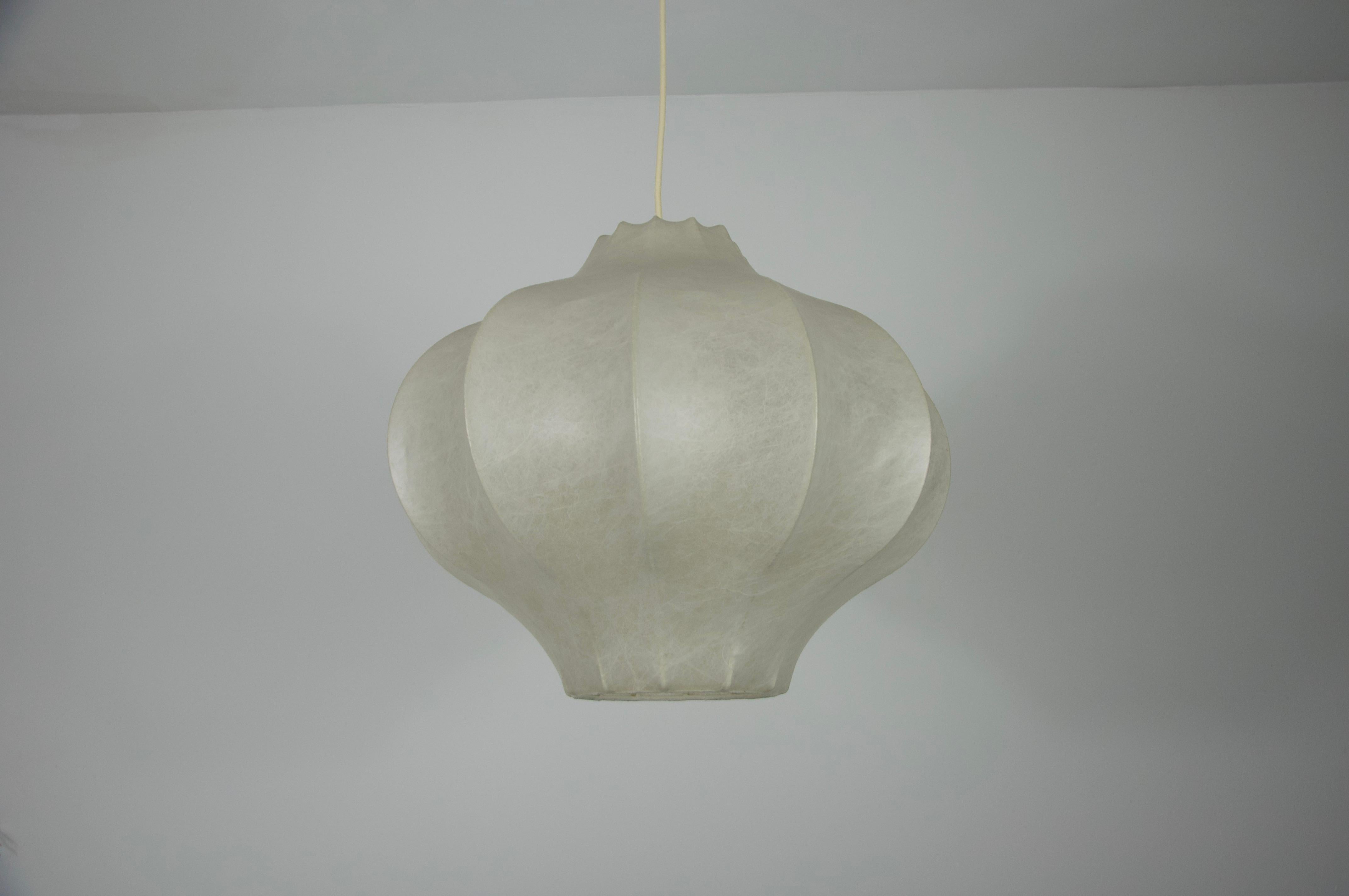 Midcentury Cocoon Pendant Light, 1960s, Italy In Good Condition In Hagenbach, DE