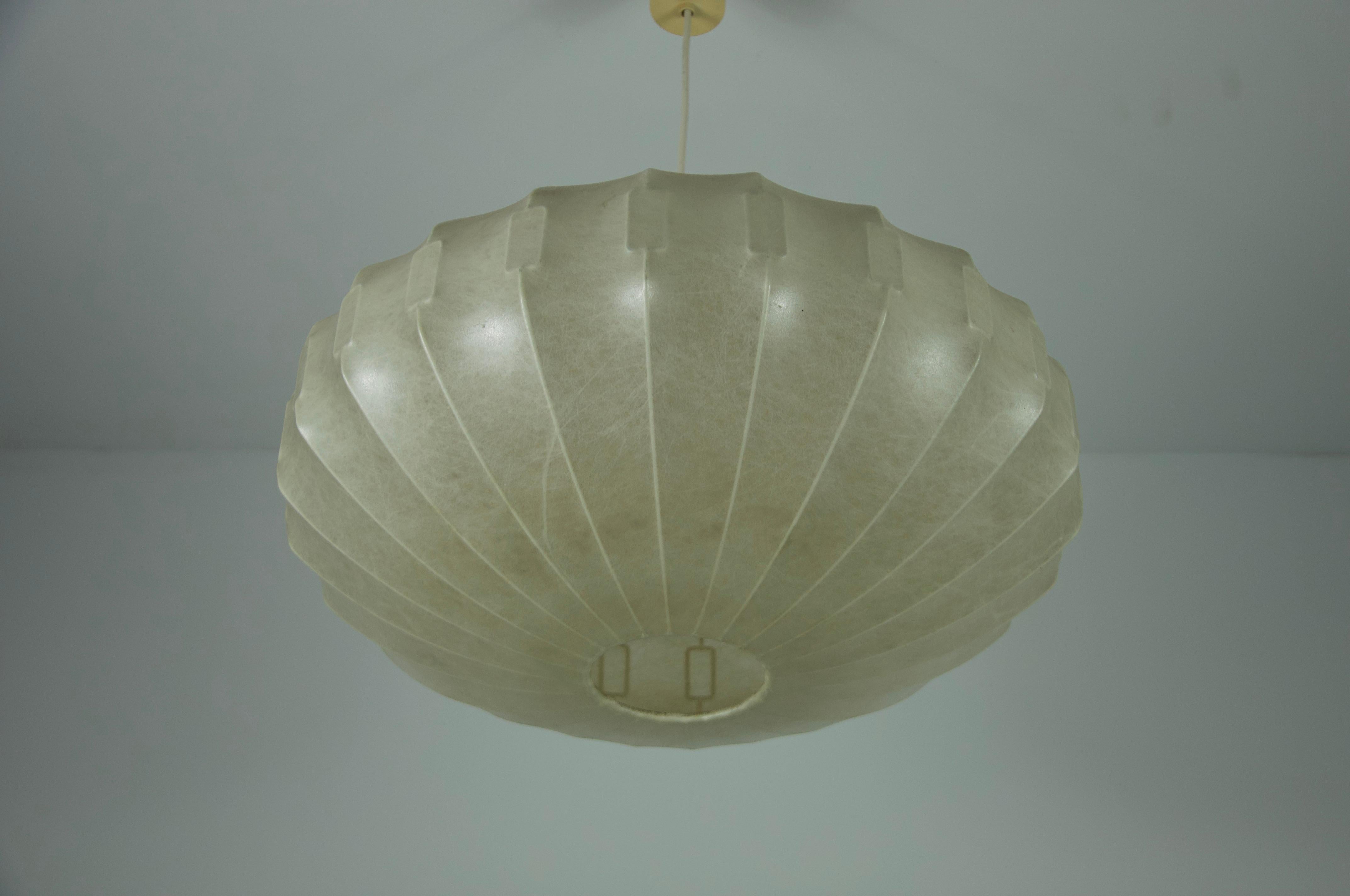 Midcentury Cocoon Pendant Light, 1960s, Italy For Sale 1
