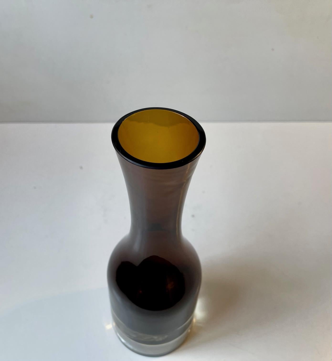 Finnish Midcentury Coffee Brown Glass Vase by Riihimaen Lasi Oy, Finland, 1970s For Sale