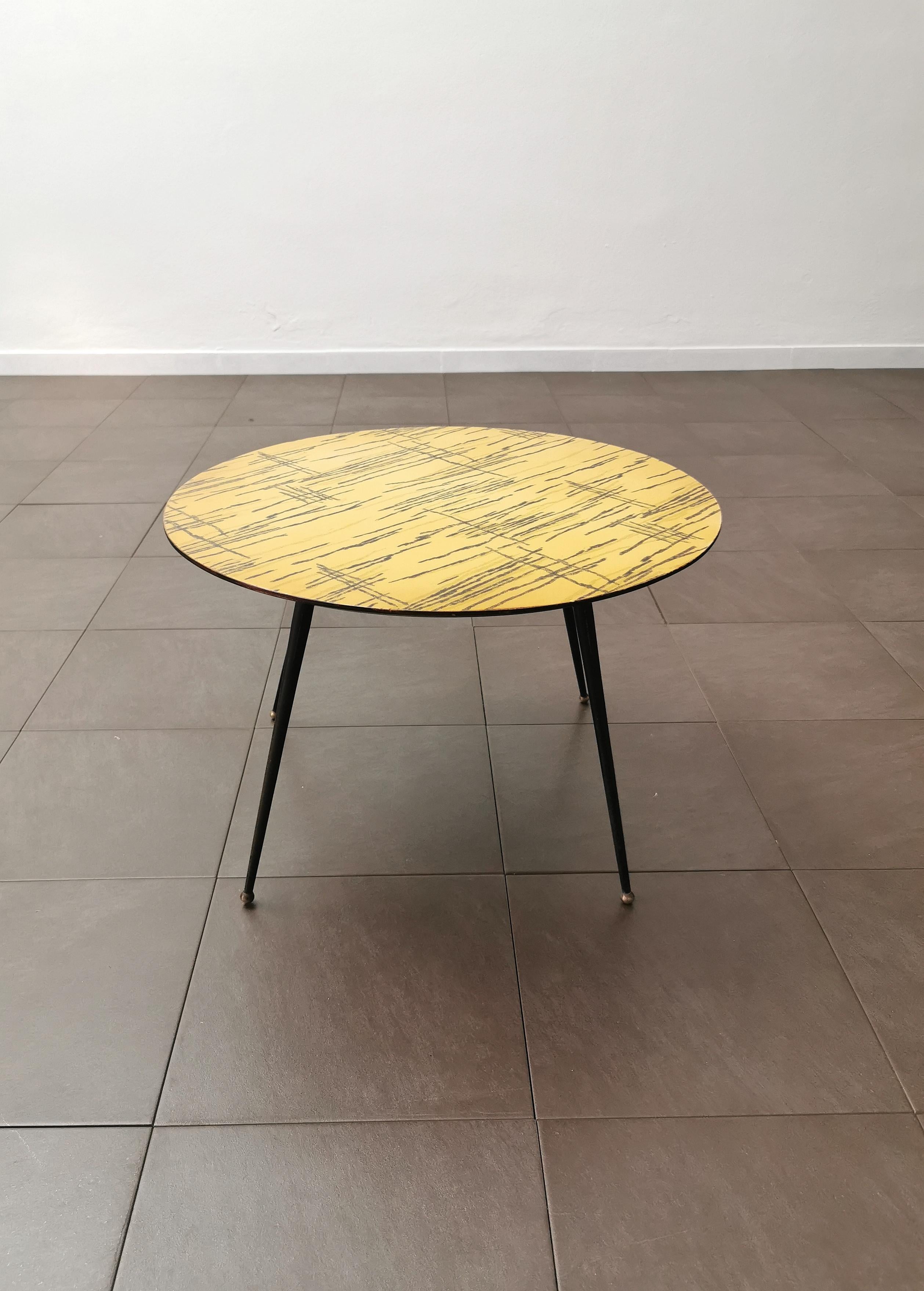Mid-Century Modern Table basse ronde mi-siècle moderne, design italien des années 1960 en vente