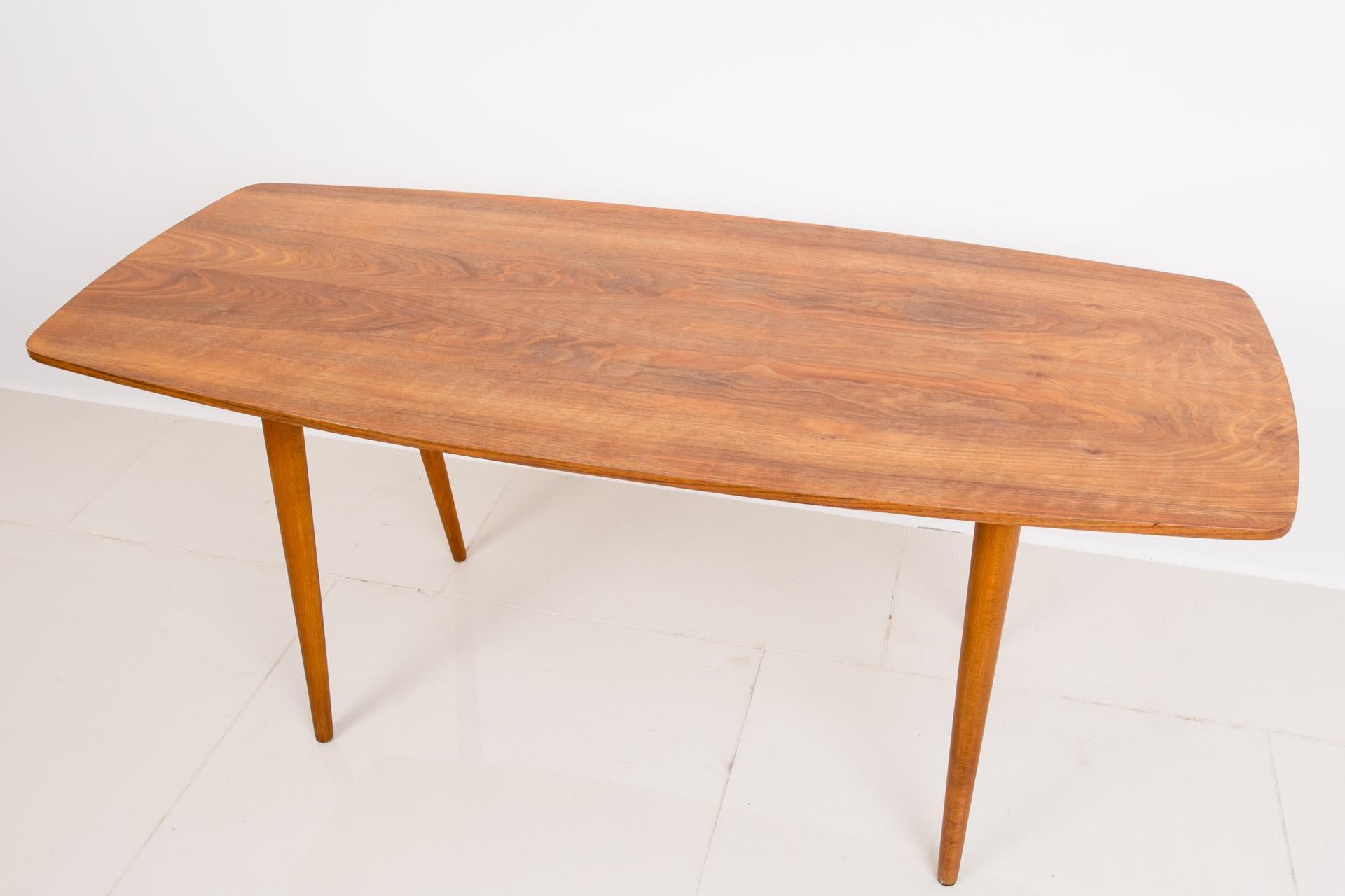 Table basse du milieu du siècle, 1950s Bon état - En vente à Wrocław, Poland