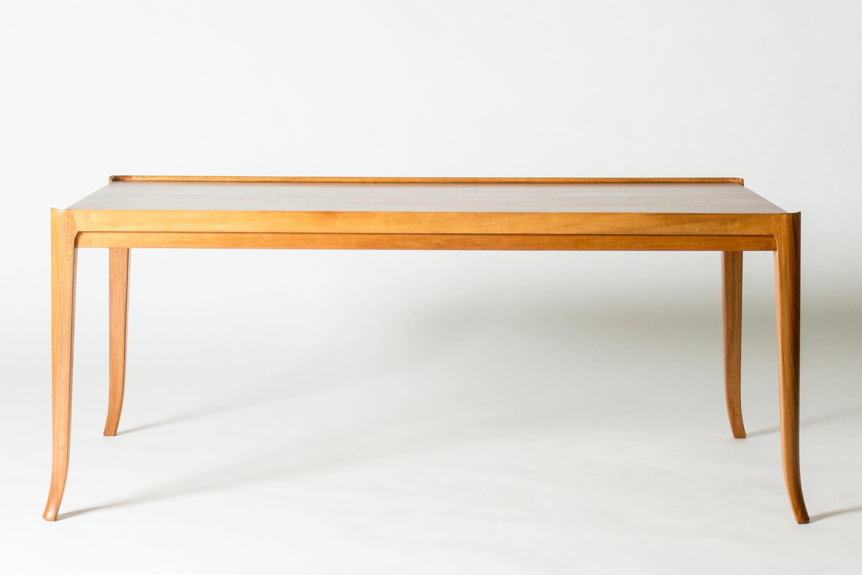 Beautiful coffee table by Alfred Kvarnholt, made from mahogany in a generous size. There are extension leaves on both short ends, perfect for a teapot or similar. Curved legs and subtle luxurious details.