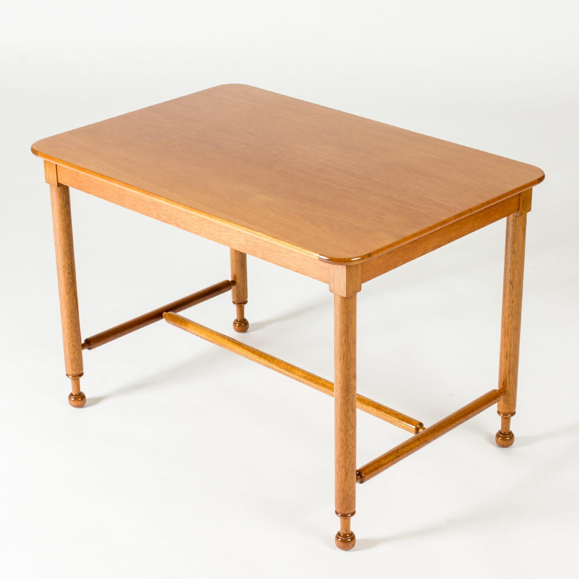 Scandinave moderne Table basse de milieu de siècle par Josef Frank, Svenskt Tenn, Suède, années 1950 en vente