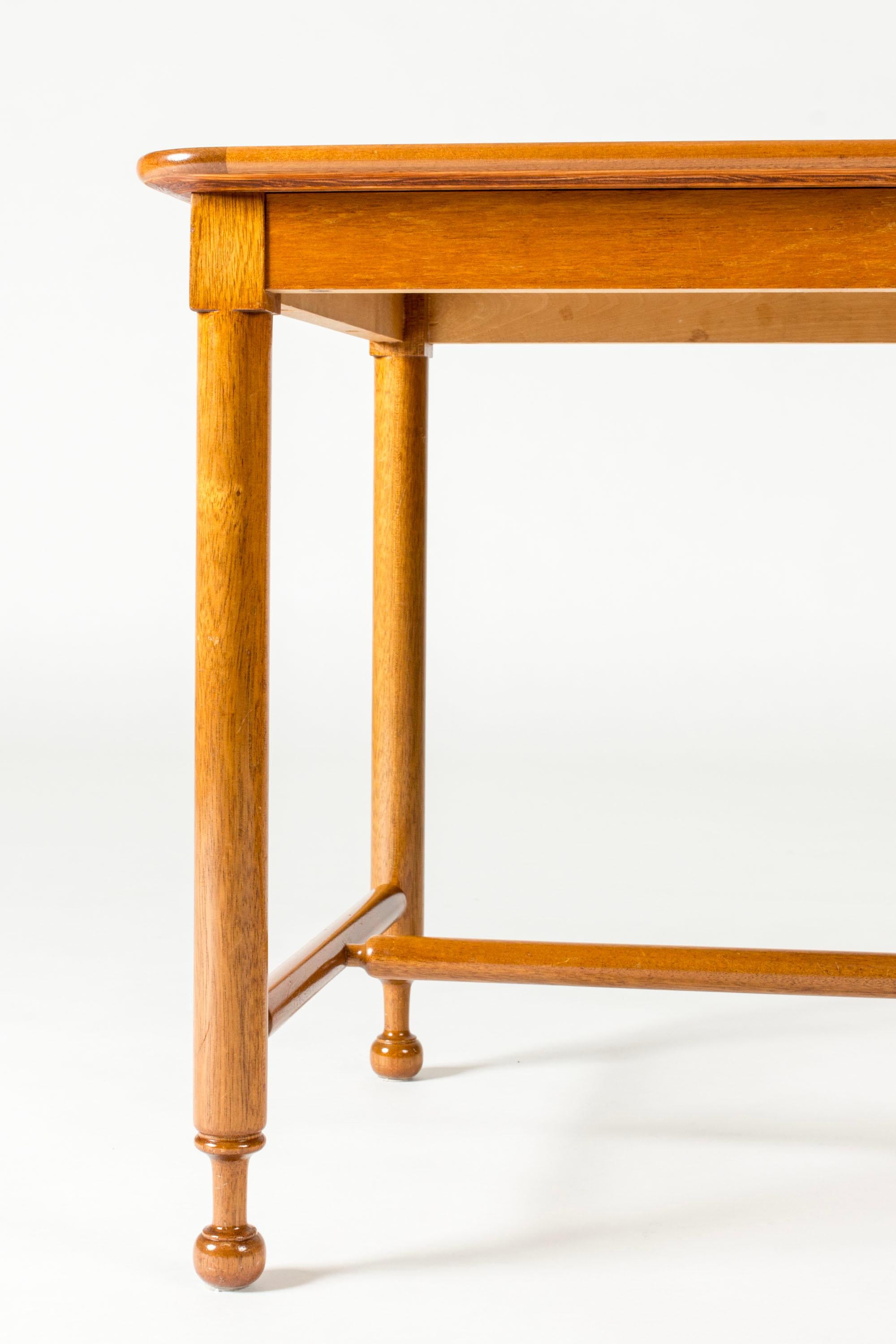 Suédois Table basse de milieu de siècle par Josef Frank, Svenskt Tenn, Suède, années 1950 en vente