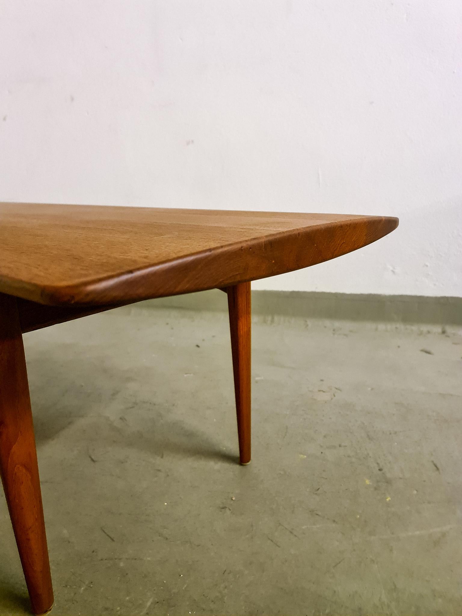 Midcentury Coffee Table by Kindt-Larsen for France and Daverkosen Denmark, 1960s For Sale 3