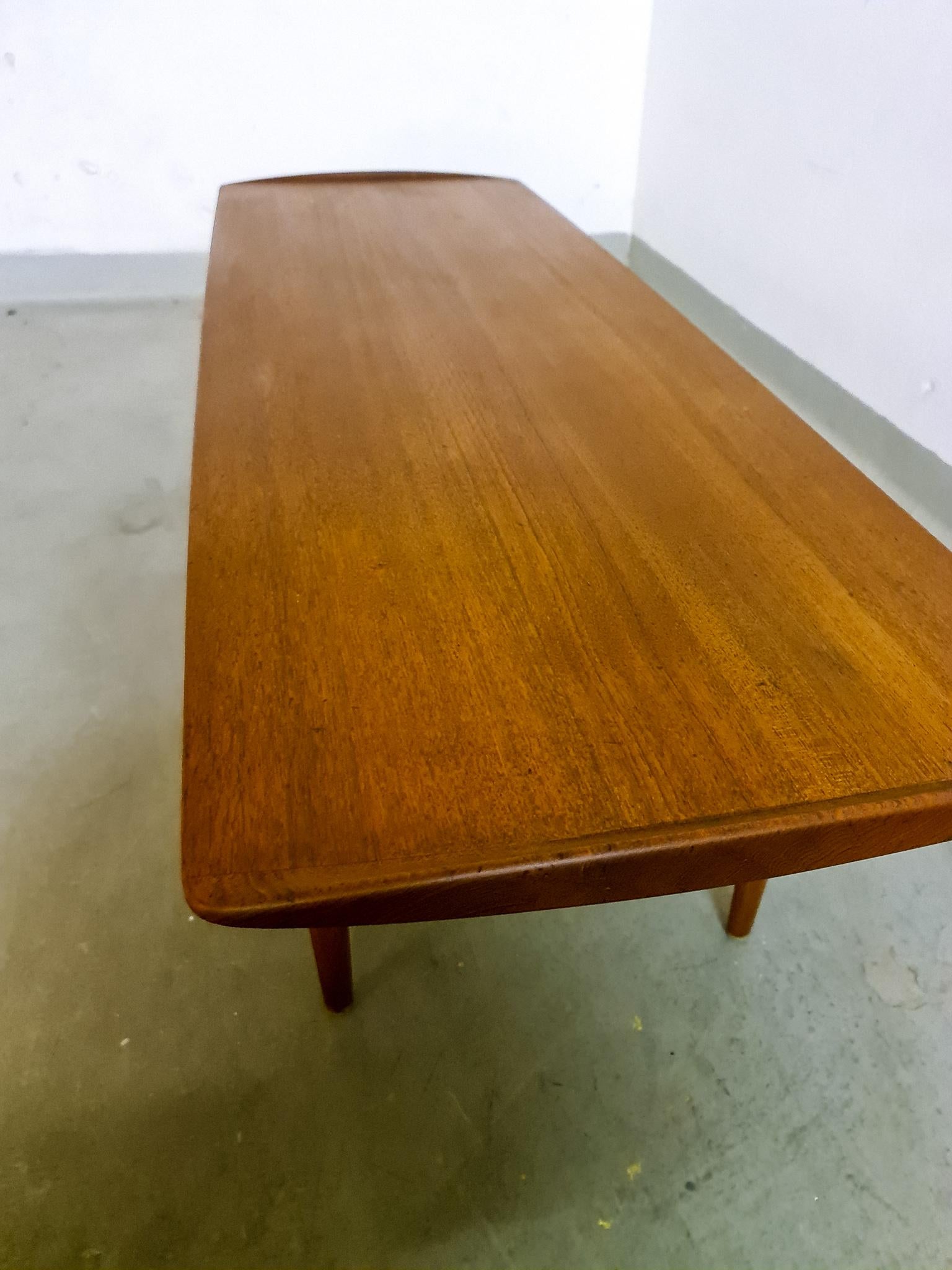 Midcentury Coffee Table by Kindt-Larsen for France and Daverkosen Denmark, 1960s In Good Condition For Sale In Hillringsberg, SE