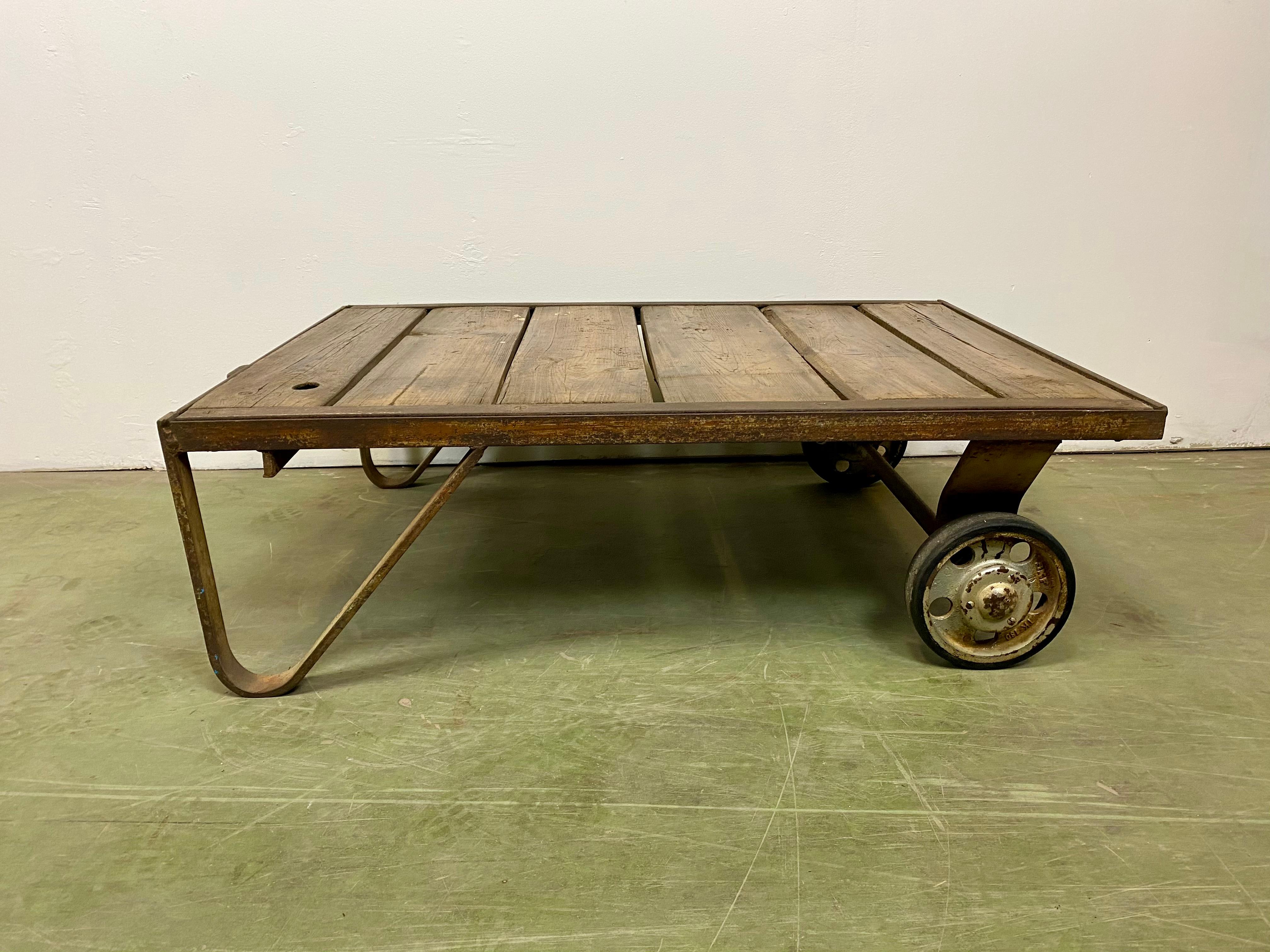 Midcentury Coffee Table Cart, 1950s In Good Condition In Kojetice, CZ