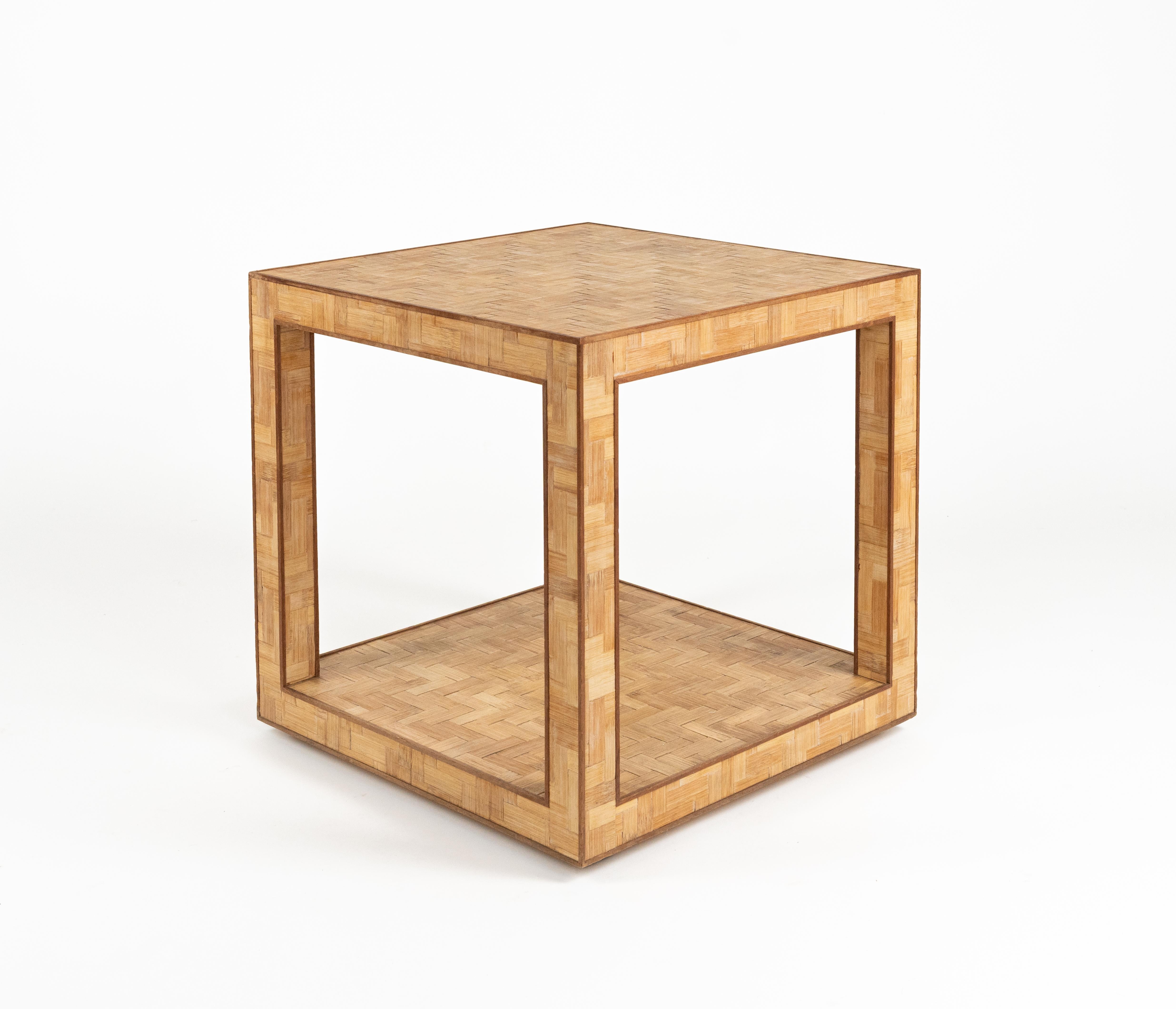 Midcentury wonderful cube coffee table or side table in bamboo and rattan in the style of Vivai Del Sud.

Made in Italy in the 1970s.

Vivai del sud, Gabriella Crespi and Arpex were the three leading design studios in 1970s Italy specialized in this