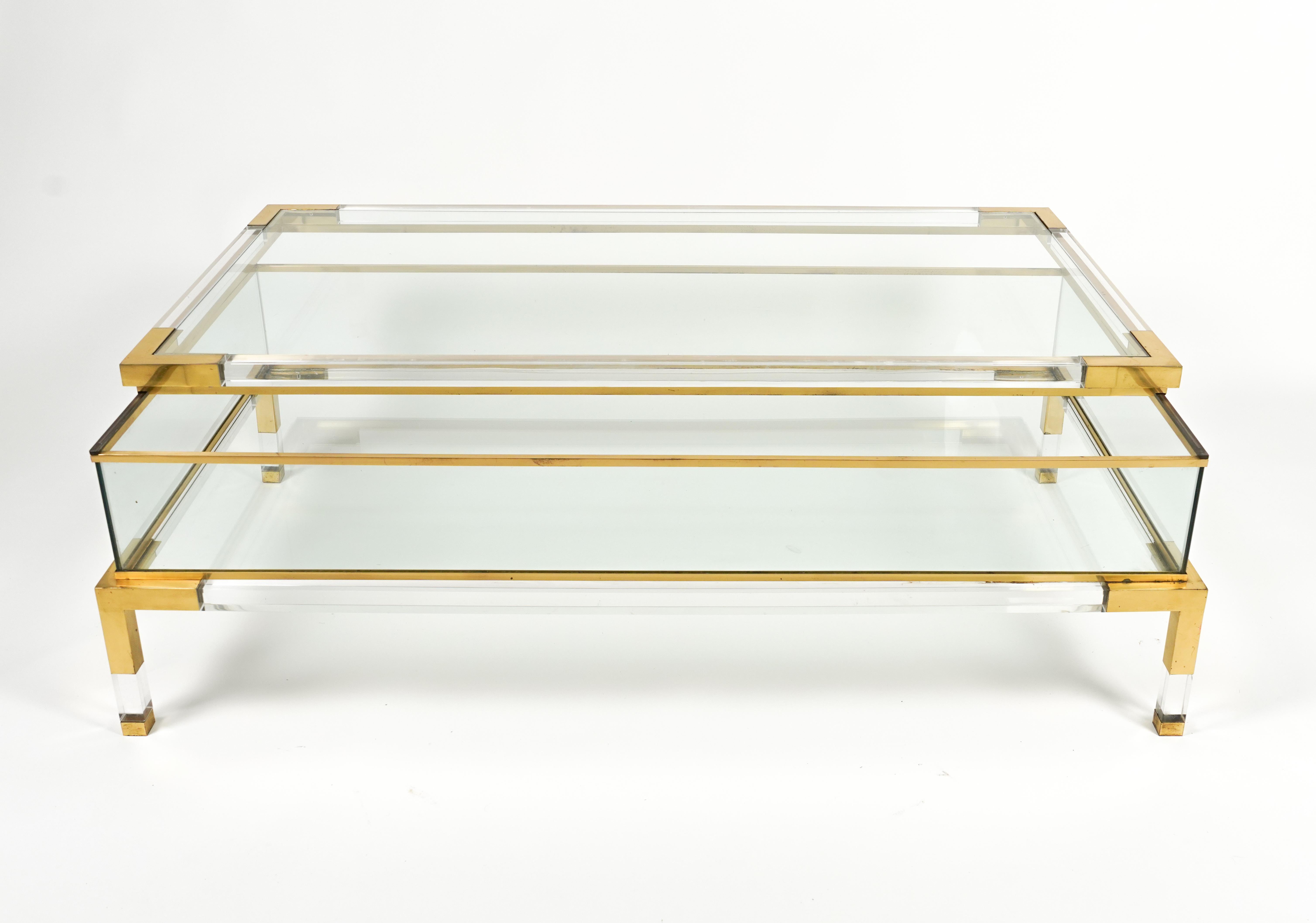 French Midcentury Coffee Table in Lucite, Brass & Glass by Maison Jansen, France 1970s For Sale