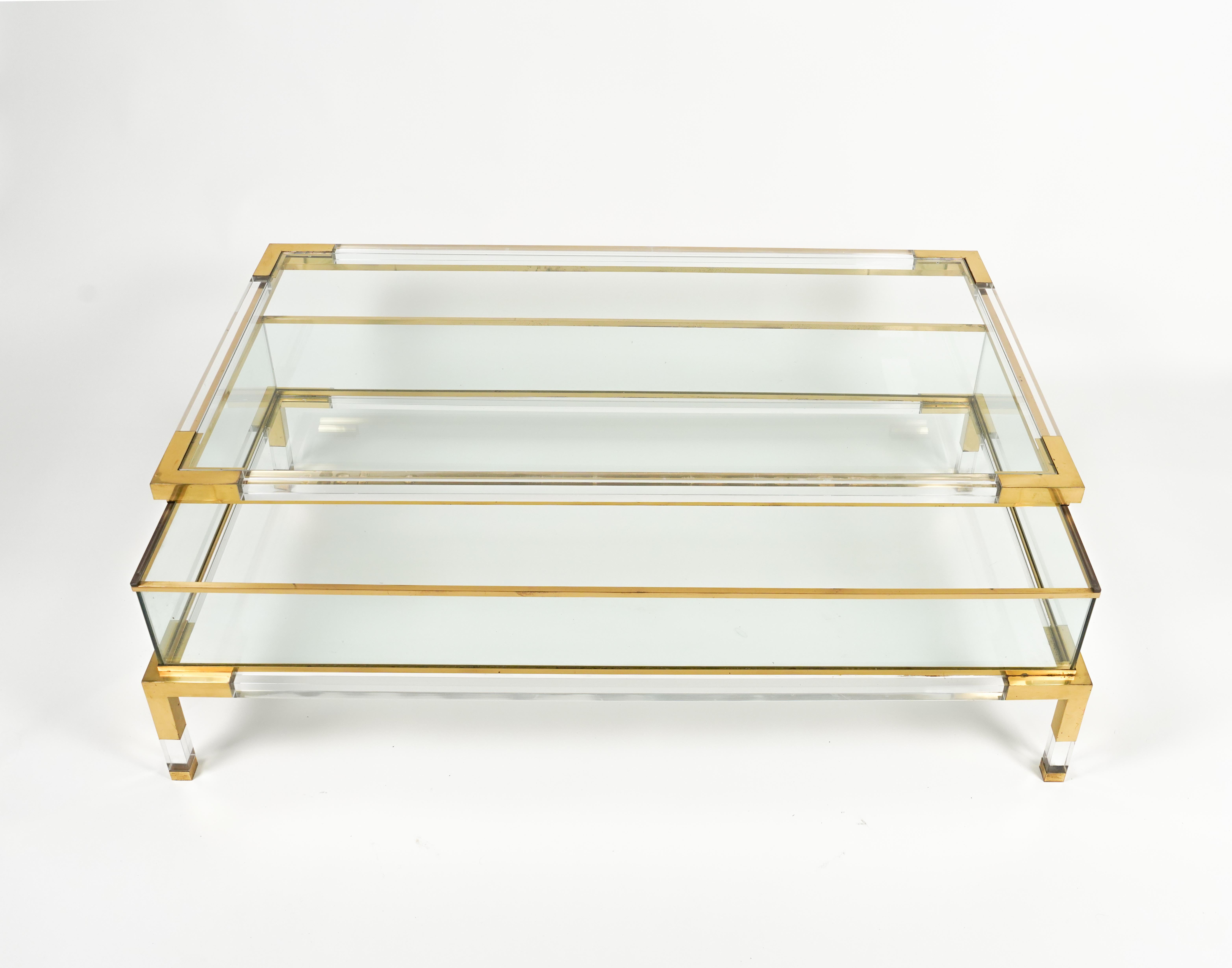 Midcentury Coffee Table in Lucite, Brass & Glass by Maison Jansen, France 1970s In Good Condition For Sale In Rome, IT