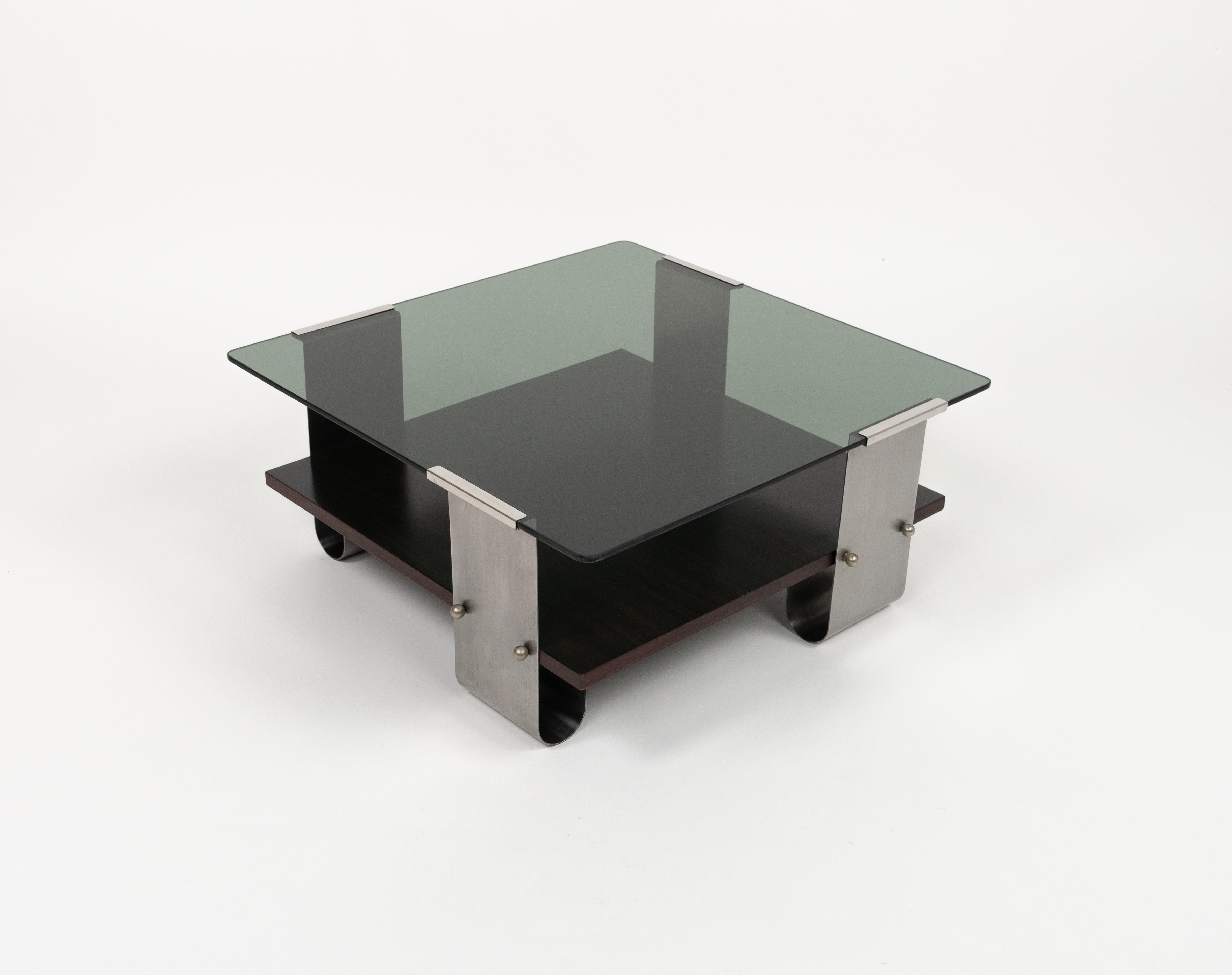 Magnifique table basse carrée du milieu du siècle en acier brossé courbé, bois et plateau en verre fumé, attribuée à François Monnet.

Fabriqué en France dans les années 1970.