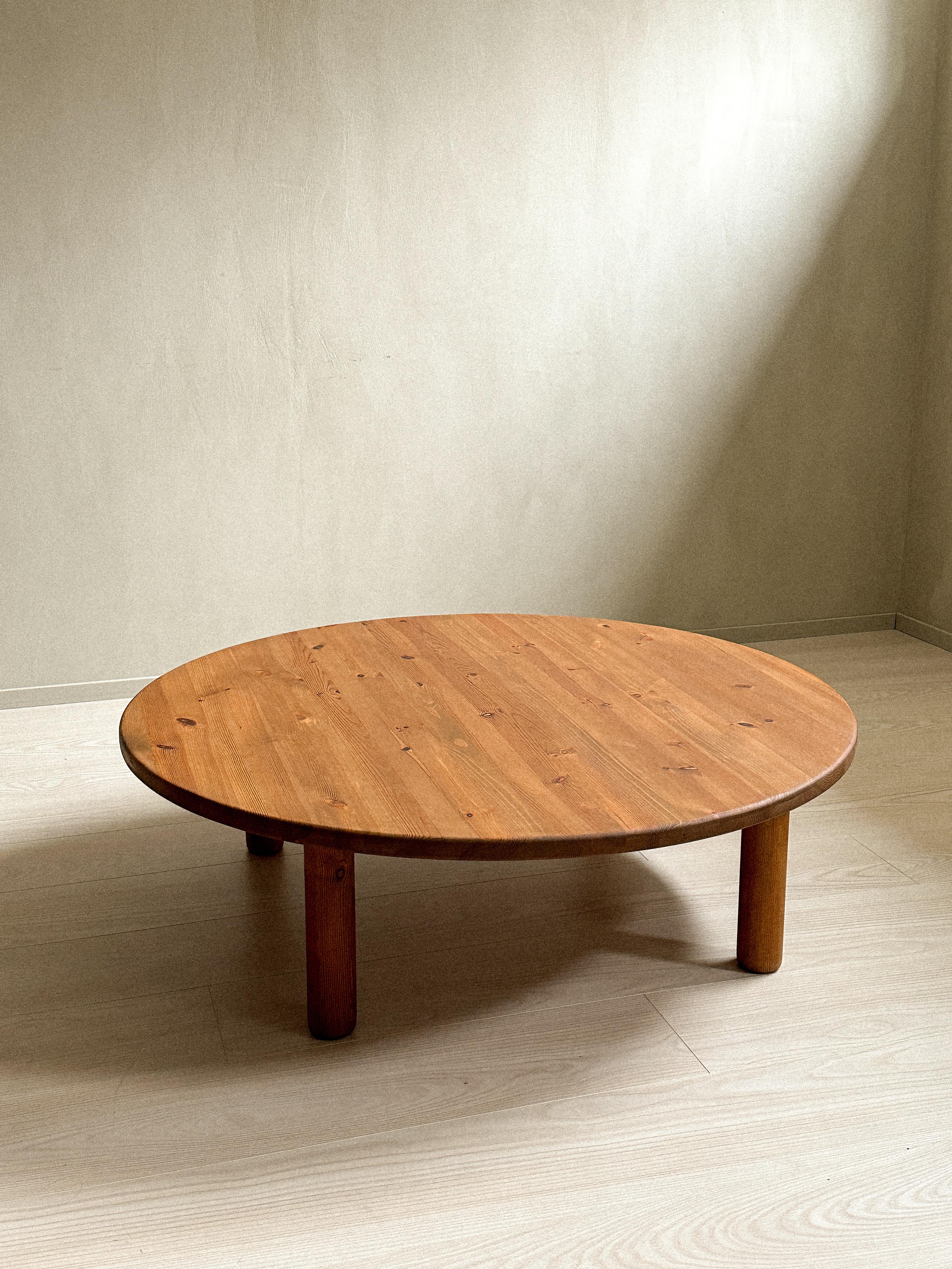 Midcentury Coffee Table in the Manner of Charlotte Perriand, Pine, circa 1960s 5