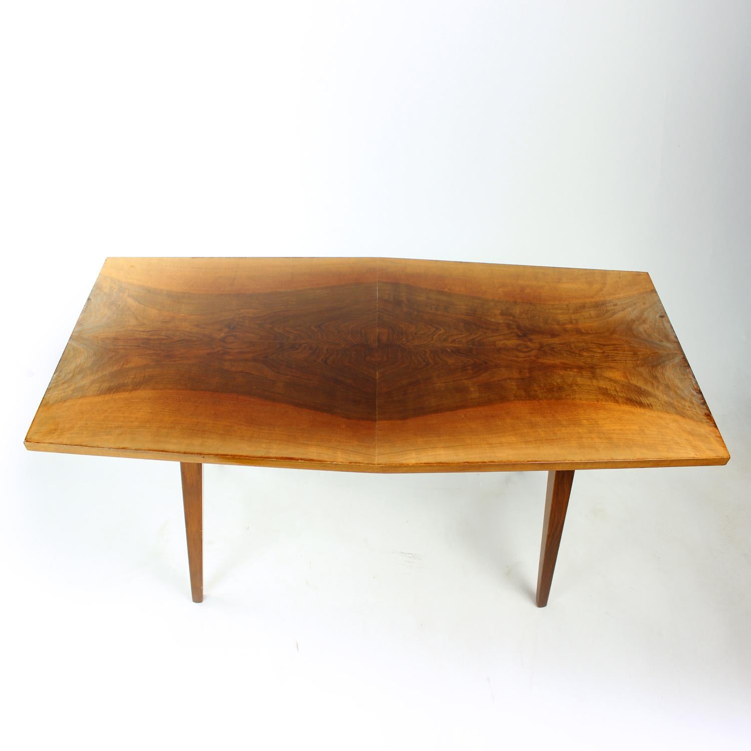 Mid-Century Modern Table basse en noyer de Tatra, 1960s en vente