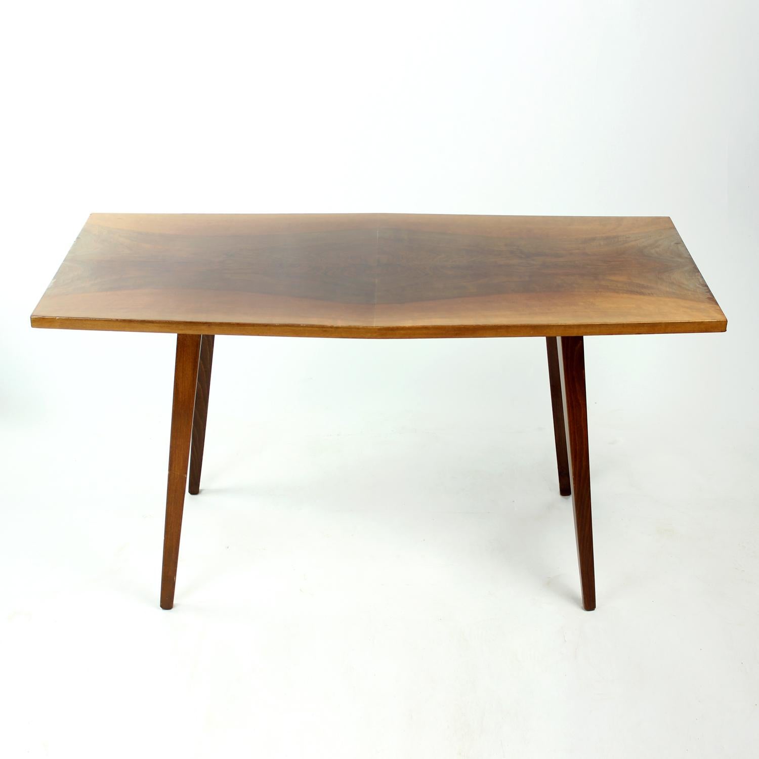 Milieu du XXe siècle Table basse en noyer de Tatra, 1960s en vente