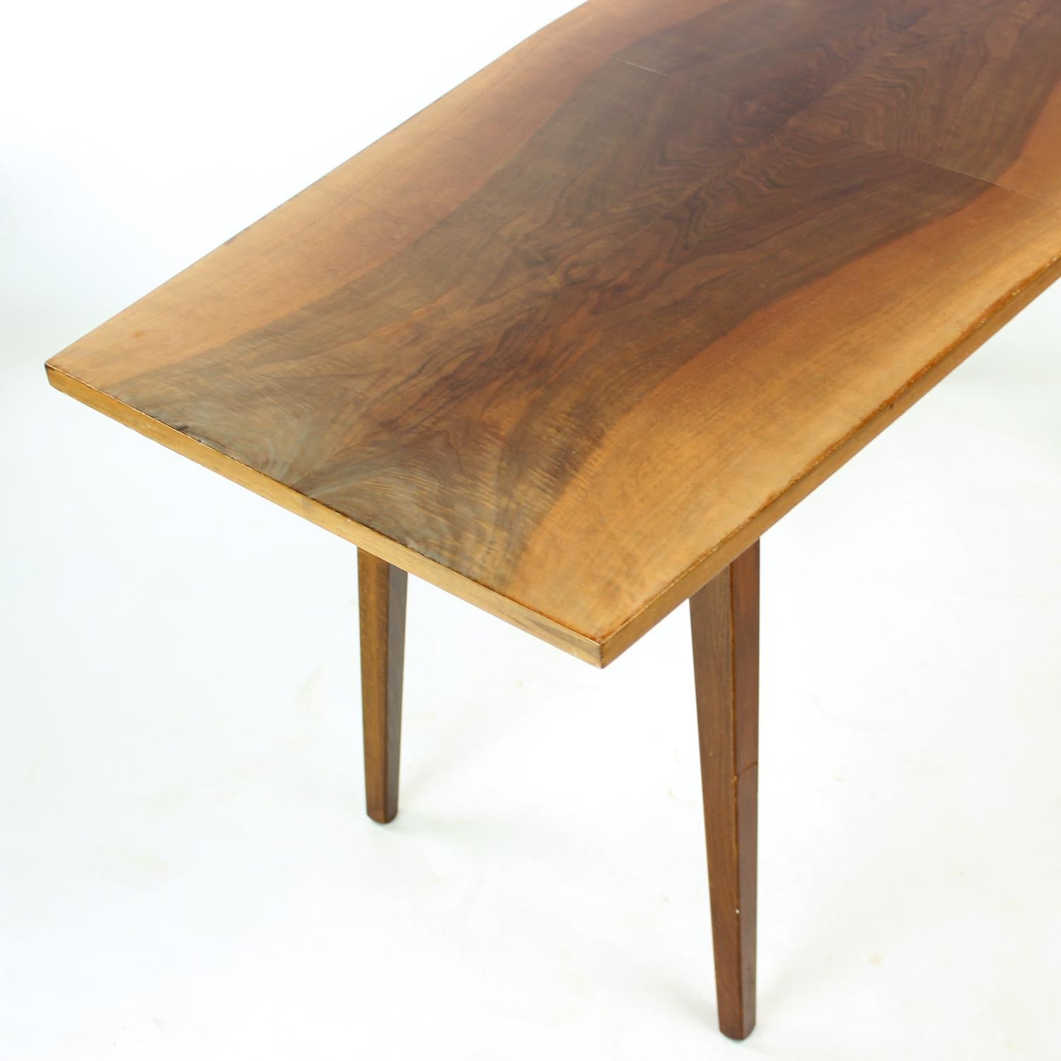 Table basse en noyer de Tatra, 1960s en vente 2