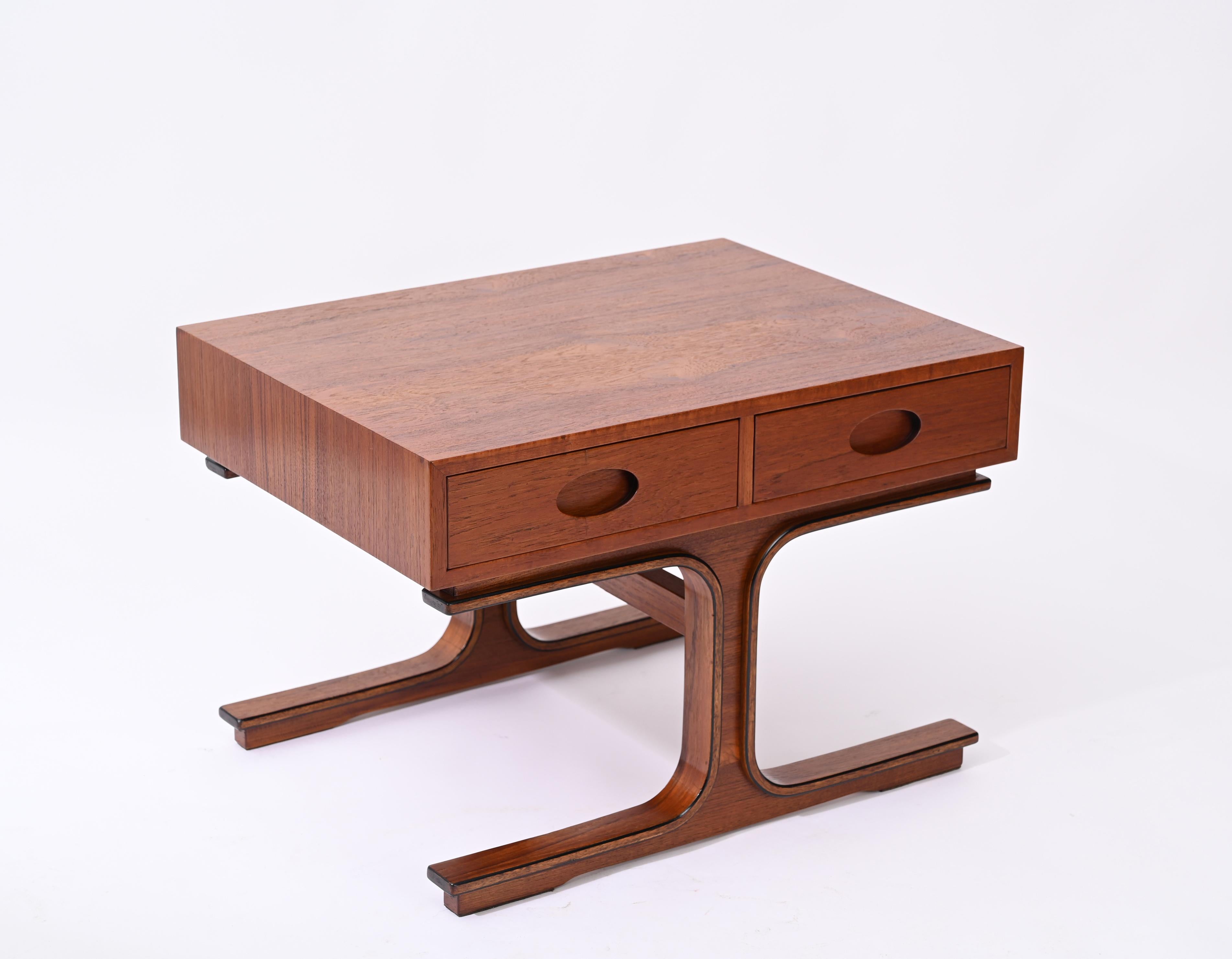 Bois Table basse du milieu du siècle Mod. 554 de Gianfranco Frattini pour Bernini, Italie, années 1960 en vente