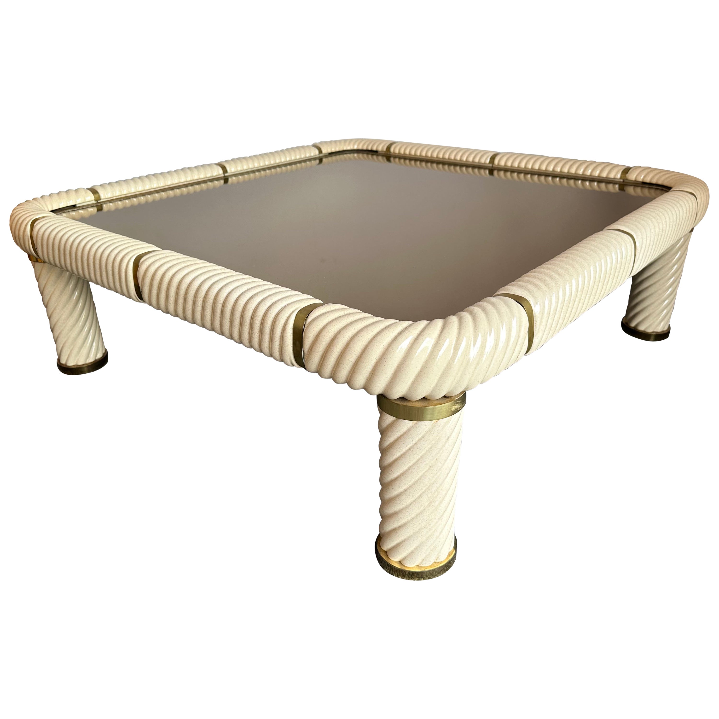 Table basse du milieu du siècle dernier en porcelaine céramique et laiton de Tommaso Barbi, Italie, 1970