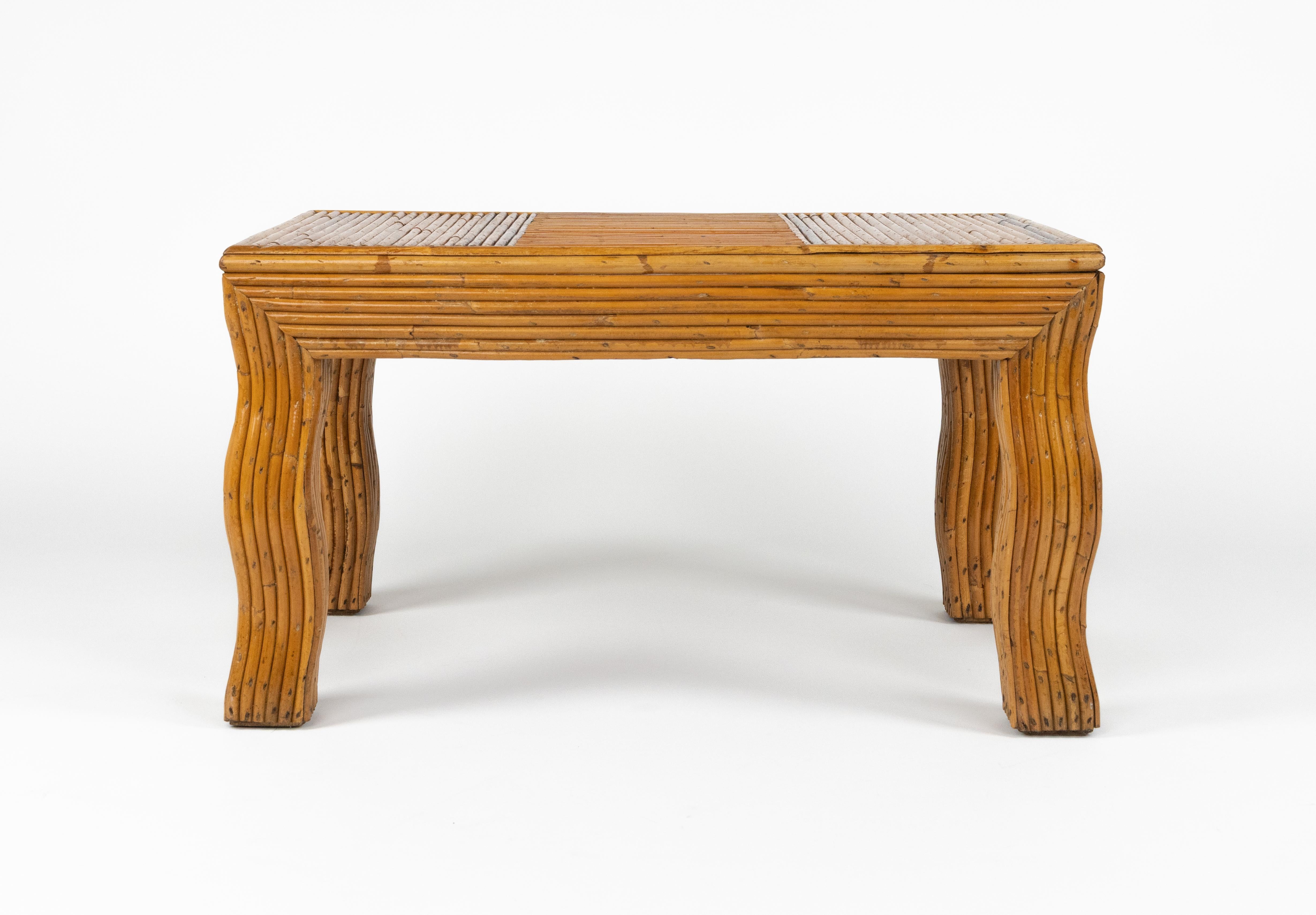 Table basse de milieu de siècle à pieds ondulés en rotin par Vivai del Sud, Italie, années 1970 Bon état - En vente à Rome, IT