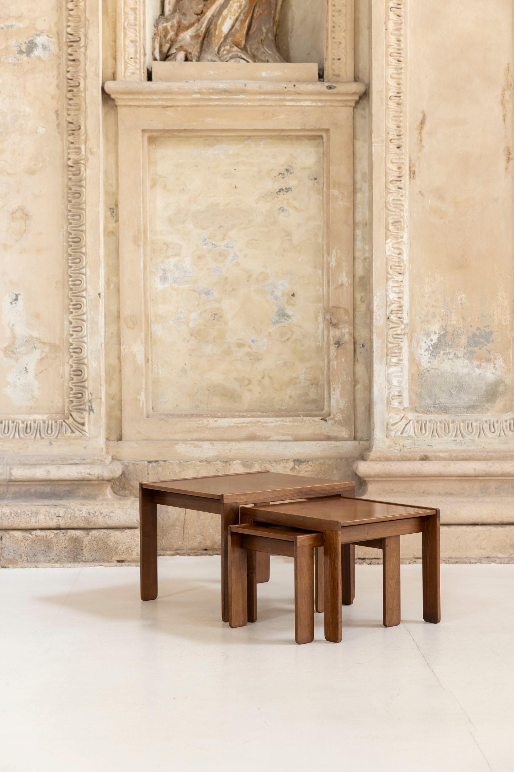Italian Midcentury coffee tables mod. 777 by  Afra e Tobia Scarpa For Sale