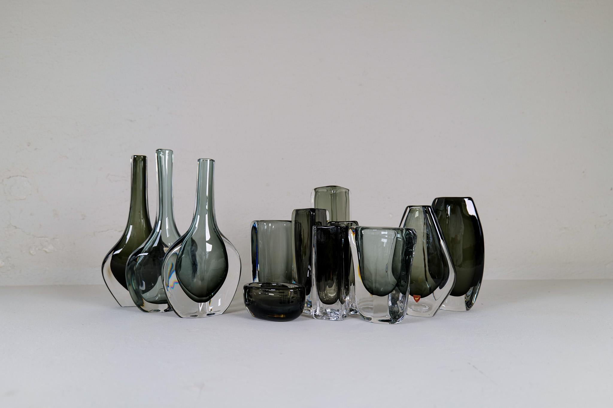Midcentury Collection of 12 Pieces Art Glass Nils Landberg Orrefors Sweden 1950s In Good Condition For Sale In Hillringsberg, SE