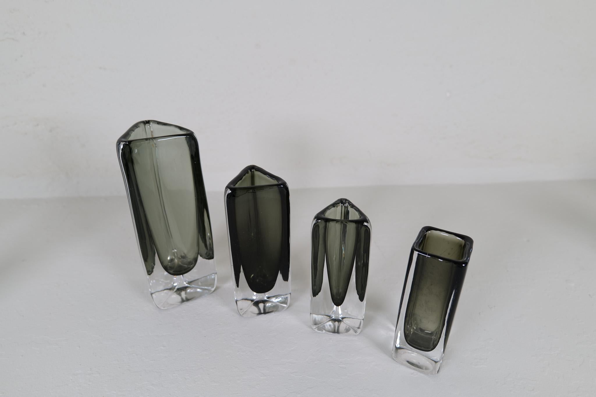 Midcentury-Kollektion von 12 Stücken Kunstglas Nils Landberg Orrefors Schweden 1950er Jahre (Glaskunst) im Angebot