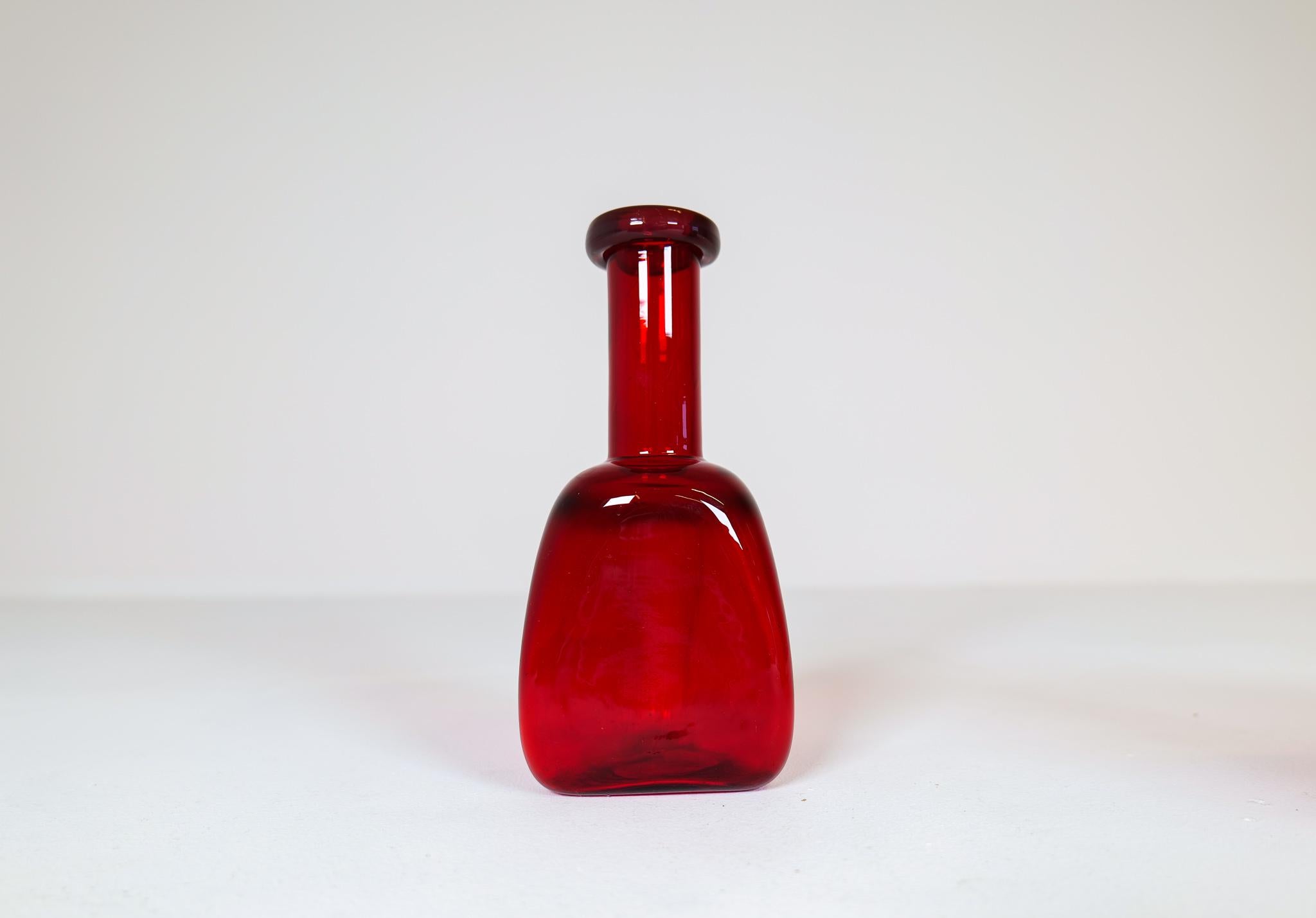 Mid-Century Collection of Five Rare Red Vases by Erik Hoglund, Sweden, 1960s For Sale 4