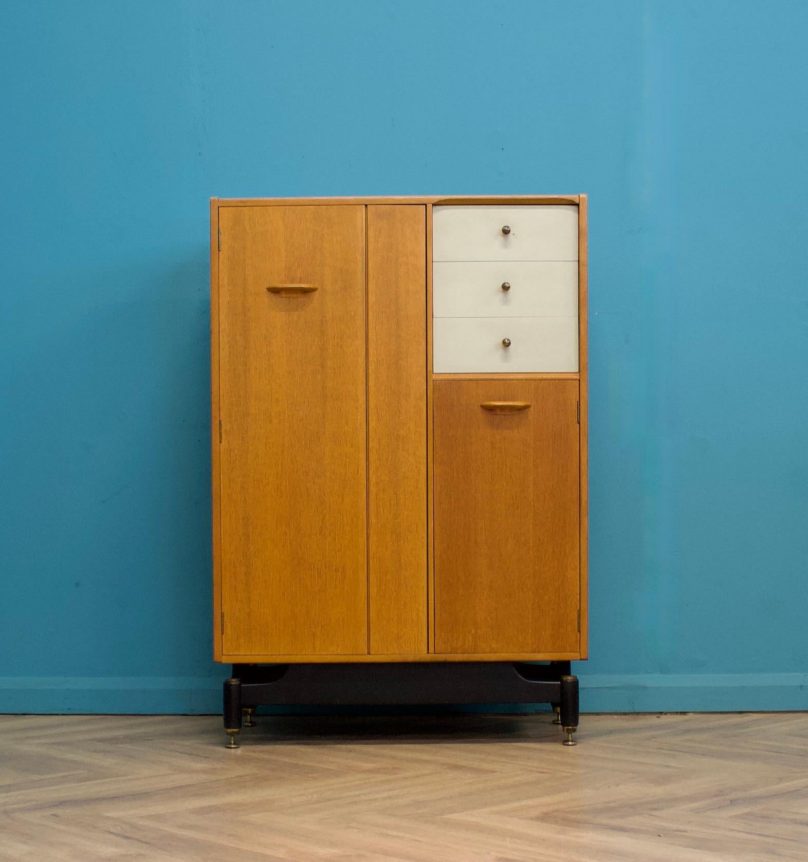 Britannique Armoire compacte en Oak Oak du milieu du siècle de G-Plan, années 1960 en vente