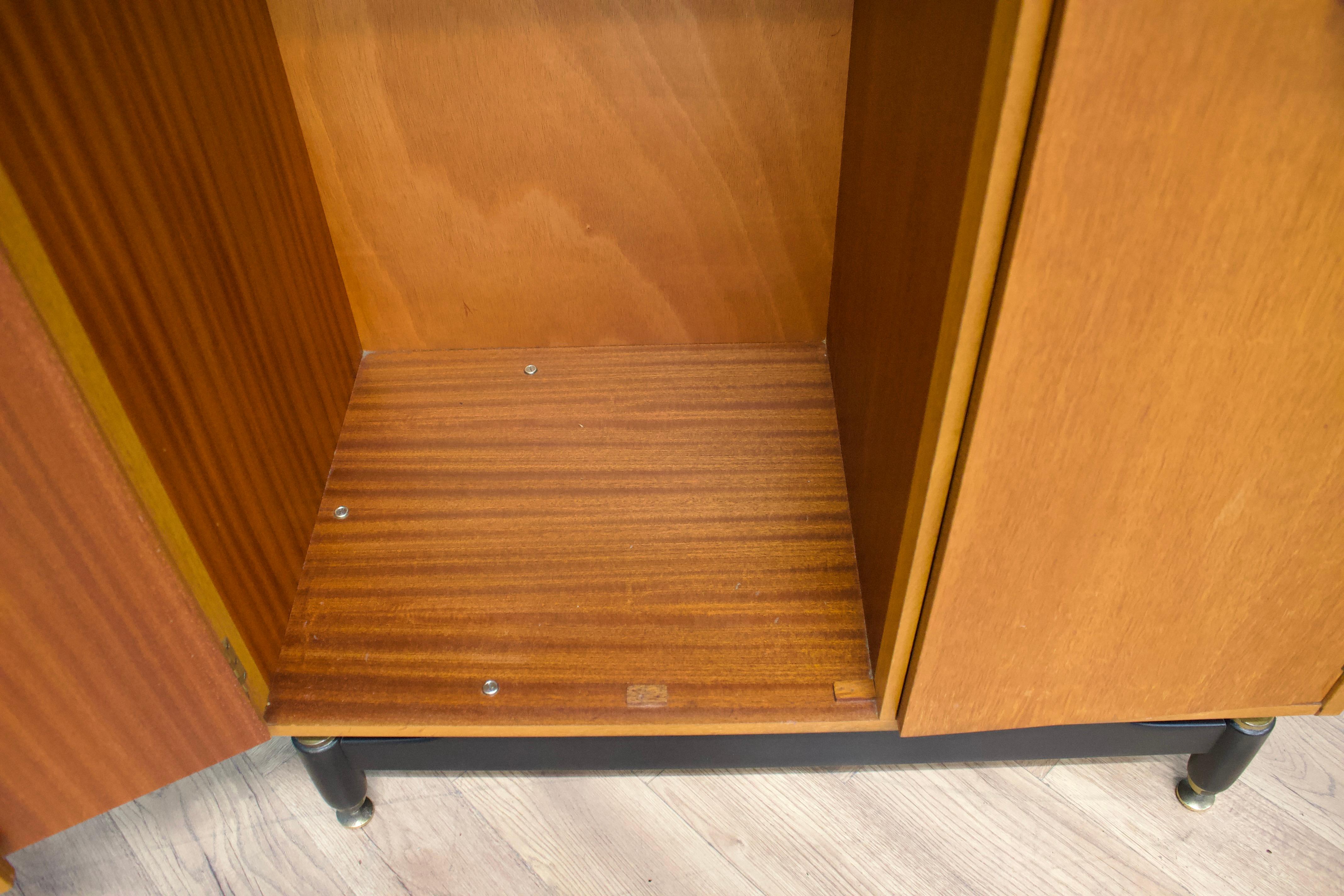 Armoire compacte en Oak Oak du milieu du siècle de G-Plan, années 1960 Bon état - En vente à South Shields, GB