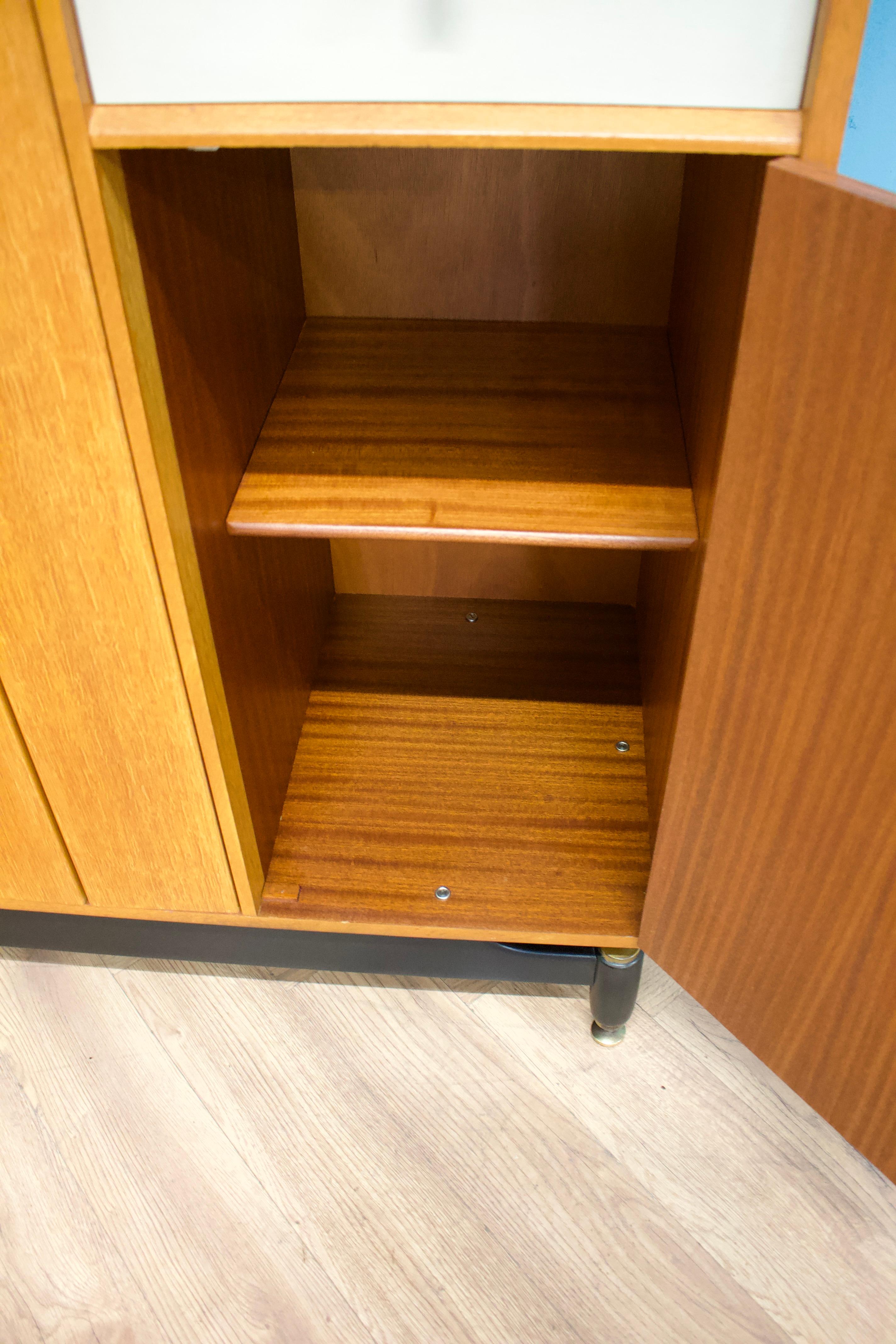 Bois Armoire compacte en Oak Oak du milieu du siècle de G-Plan, années 1960 en vente