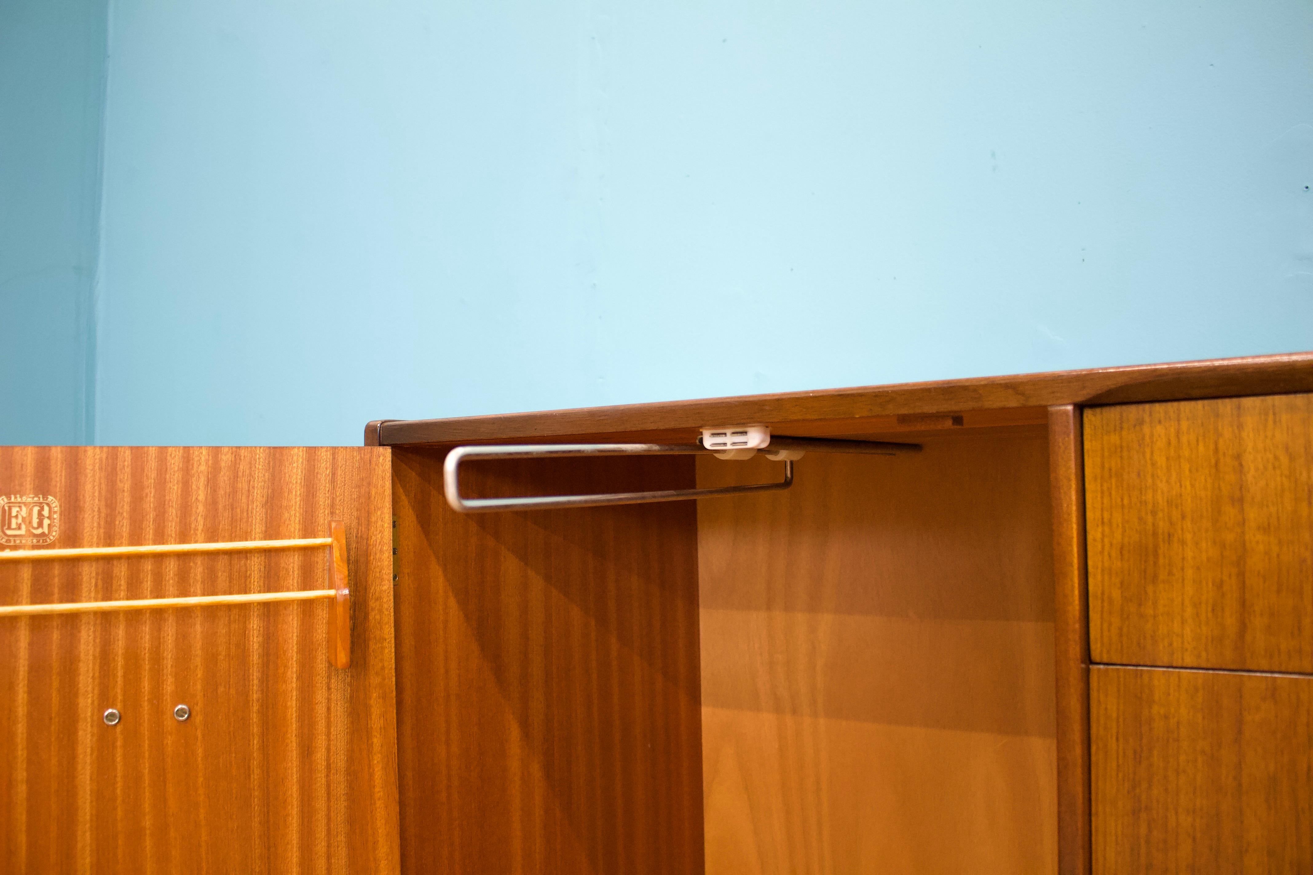Legno Armadio compatto del Midcentury di G-Plan, anni '60 in vendita