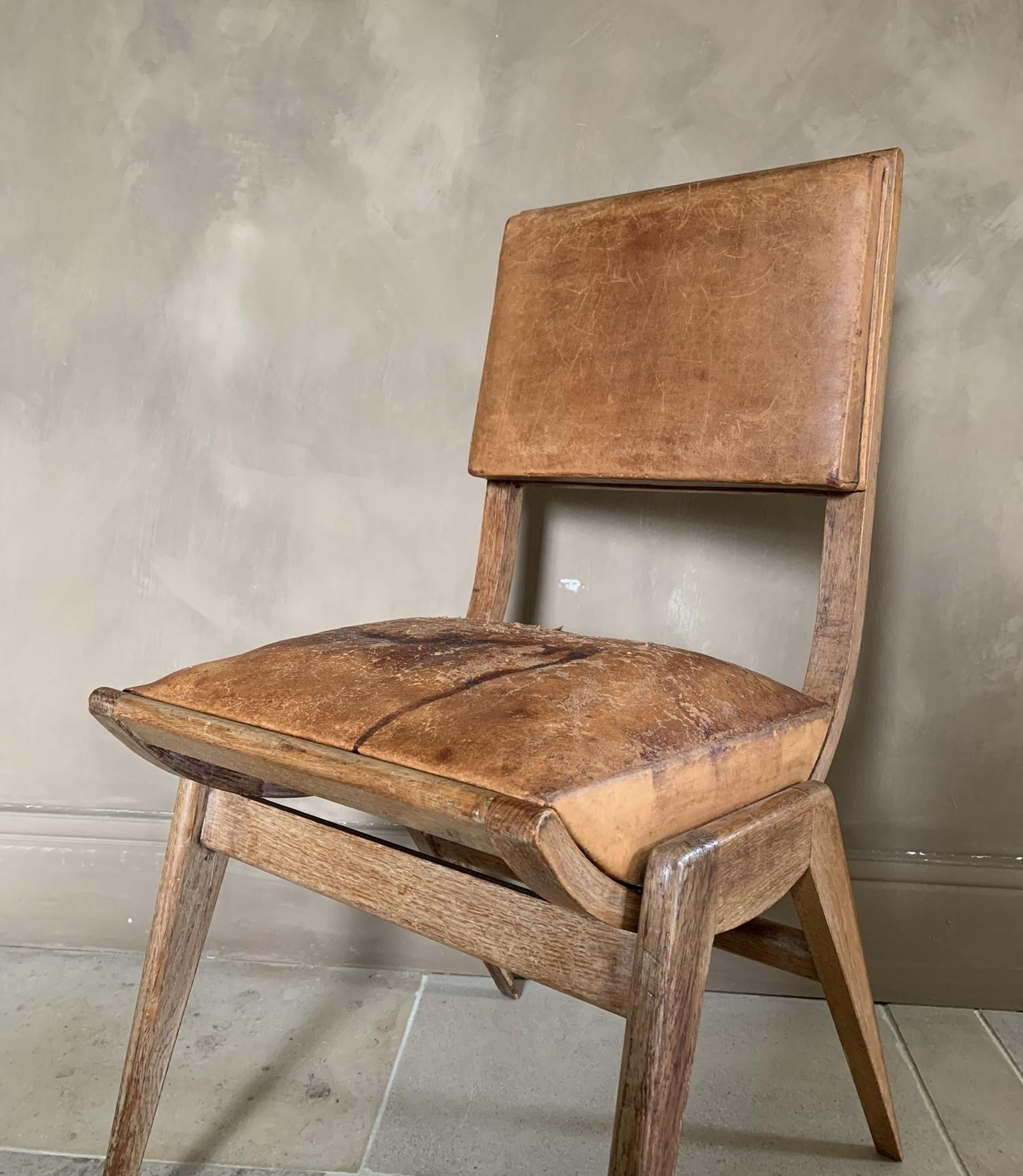 French Midcentury Compass Chair in Solid Oak and Leather For Sale