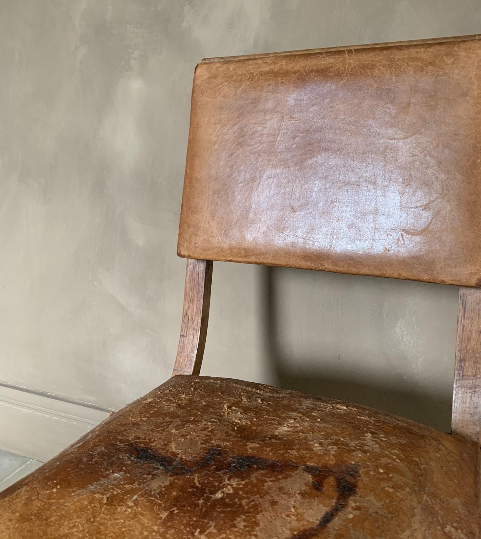 Kompass-Stuhl aus massiver Eiche und Leder aus der Mitte des Jahrhunderts im Zustand „Gut“ im Angebot in Vosselaar, BE