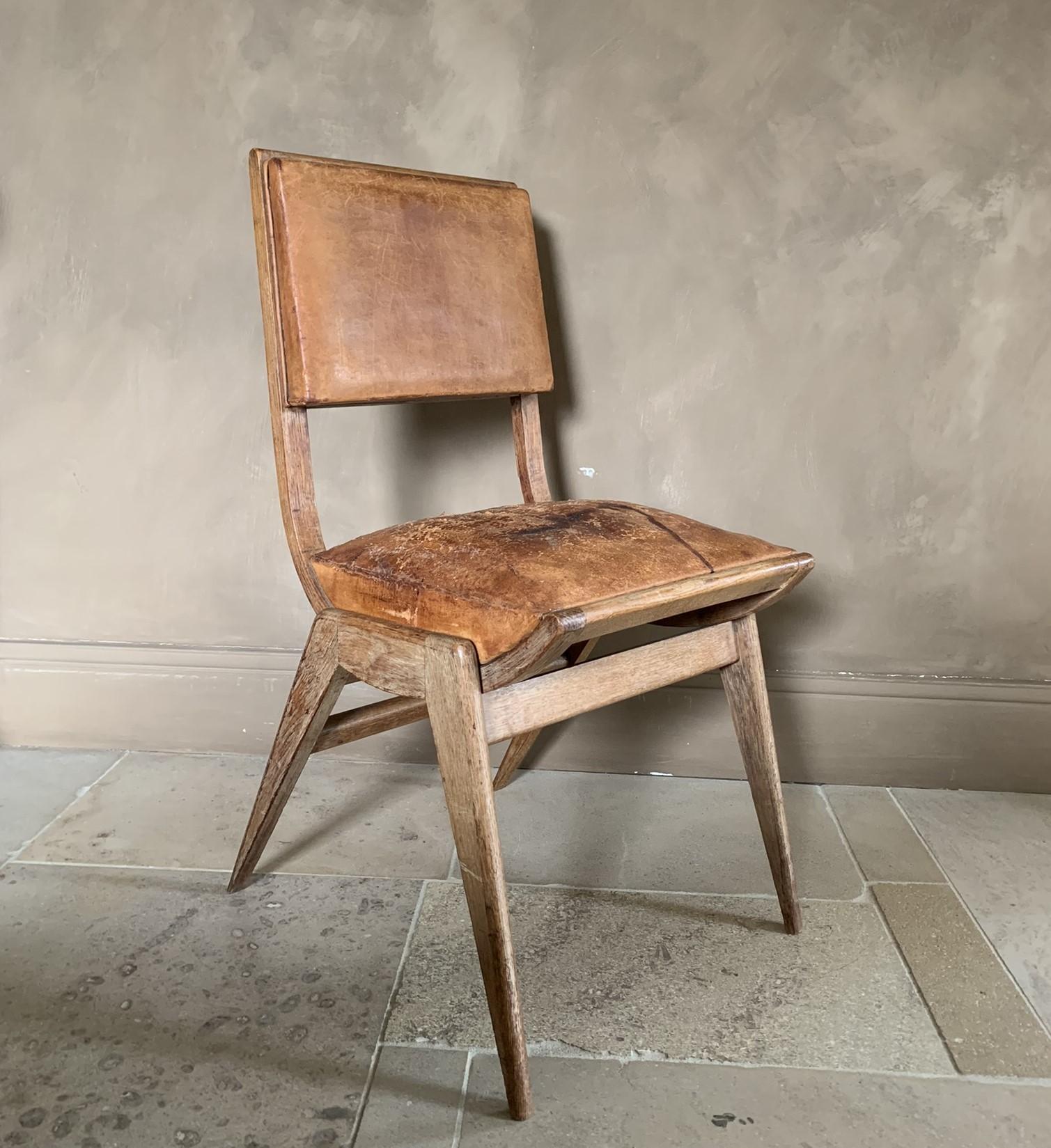 Midcentury Compass Chair in Solid Oak and Leather For Sale 1