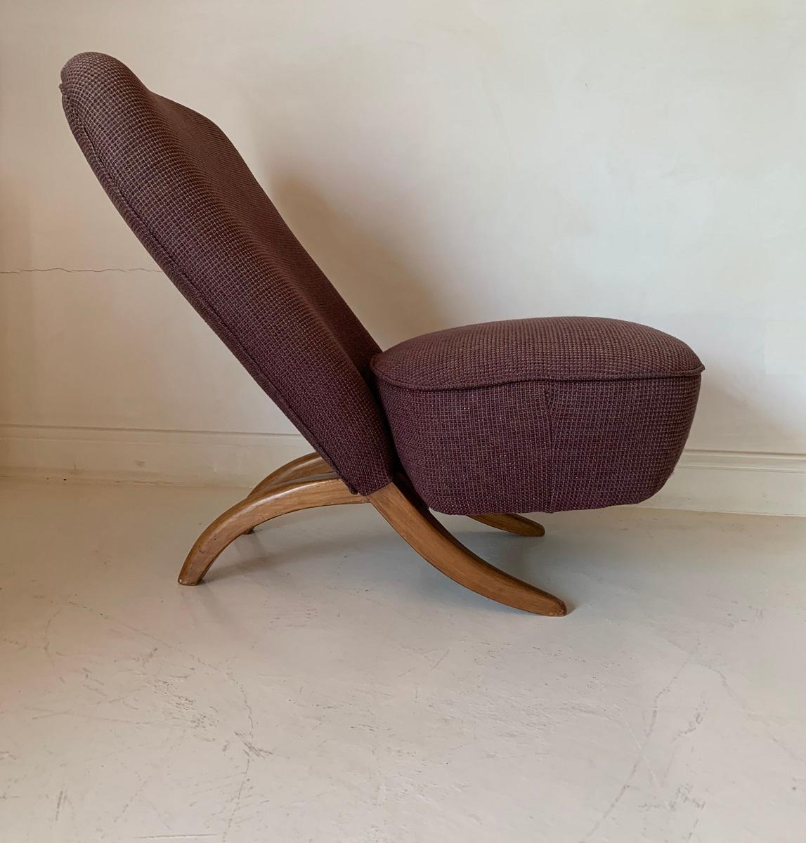 A good 1950s Congo chair by Theo Ruth for Artifort. Artifort was founded in 1890 and still exist. Starting out as a Classic seating company they soon attracted modern designers to colaborate with.
Theo Ruth was a pecculiar case. Hired as a