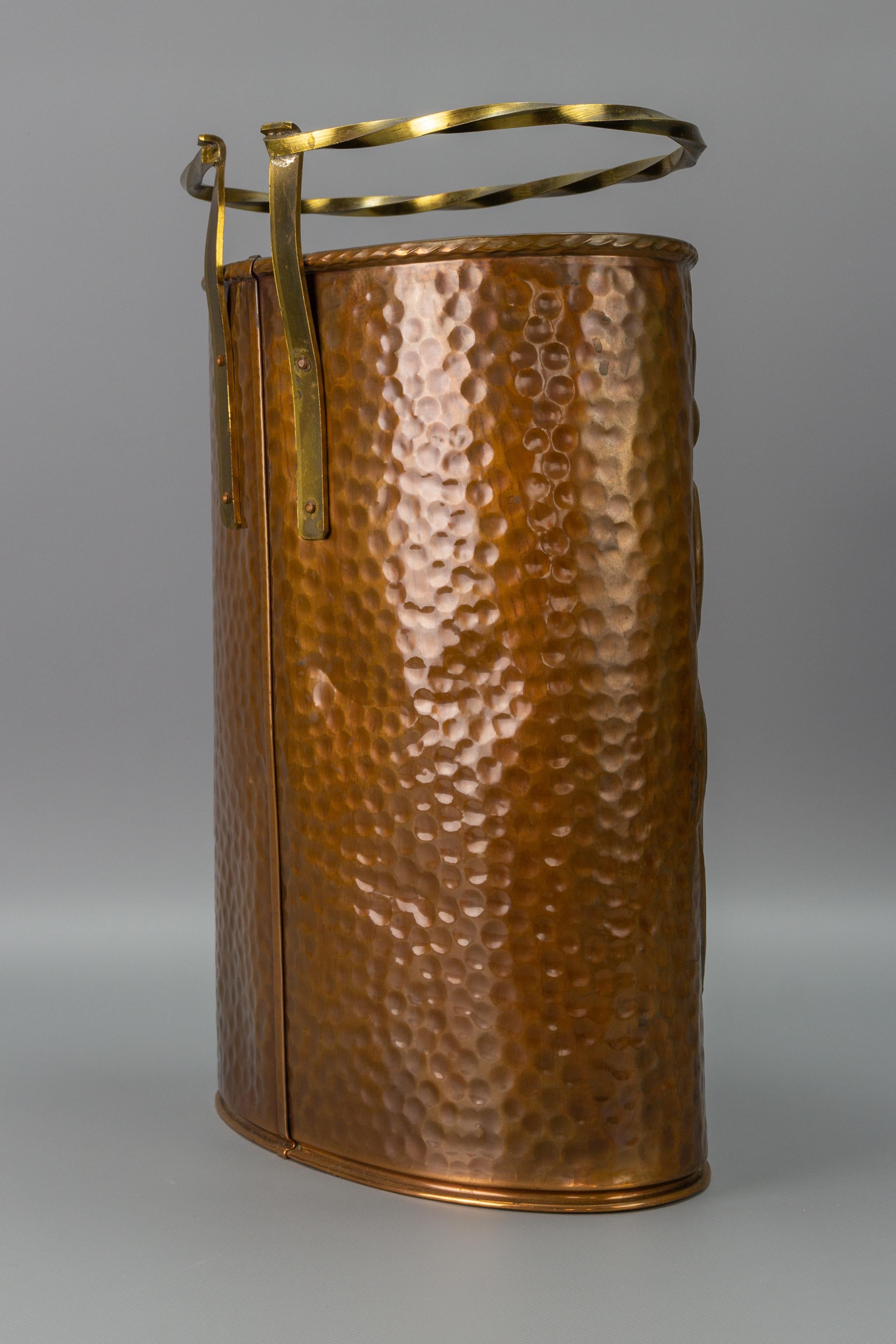 Midcentury Copper and Brass Umbrella Stand with Knight and Coat of Arms Decor In Good Condition For Sale In Barntrup, DE