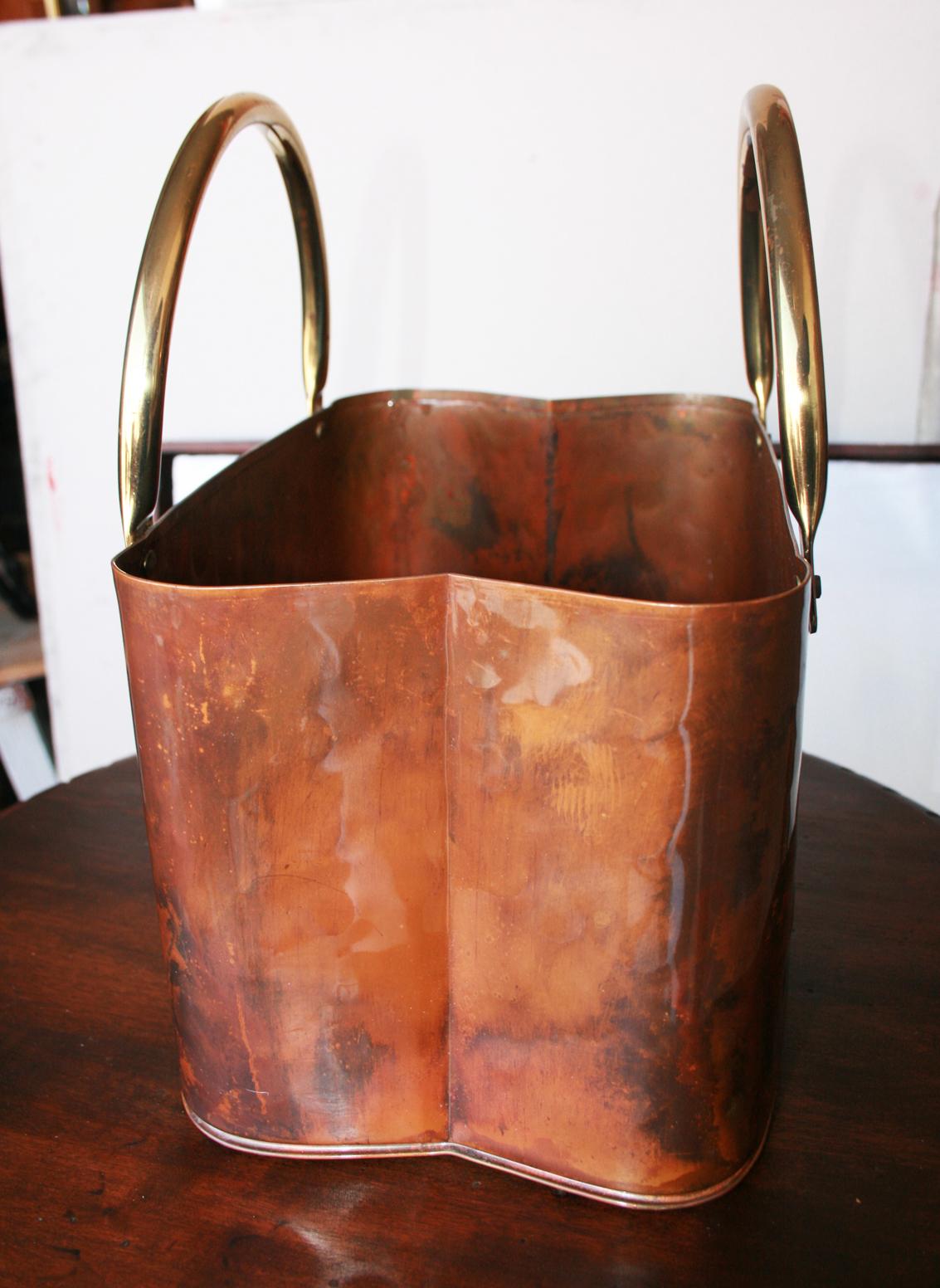 Midcentury Copper Magazine Rack with Brass Handles In Excellent Condition In Mombuey, Zamora