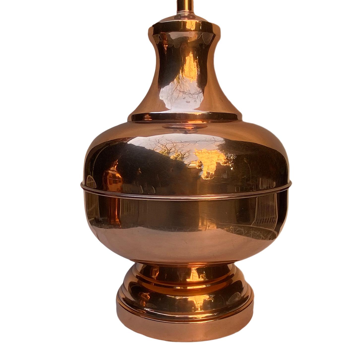 Anglais Lampes de table en cuivre du milieu du siècle en vente