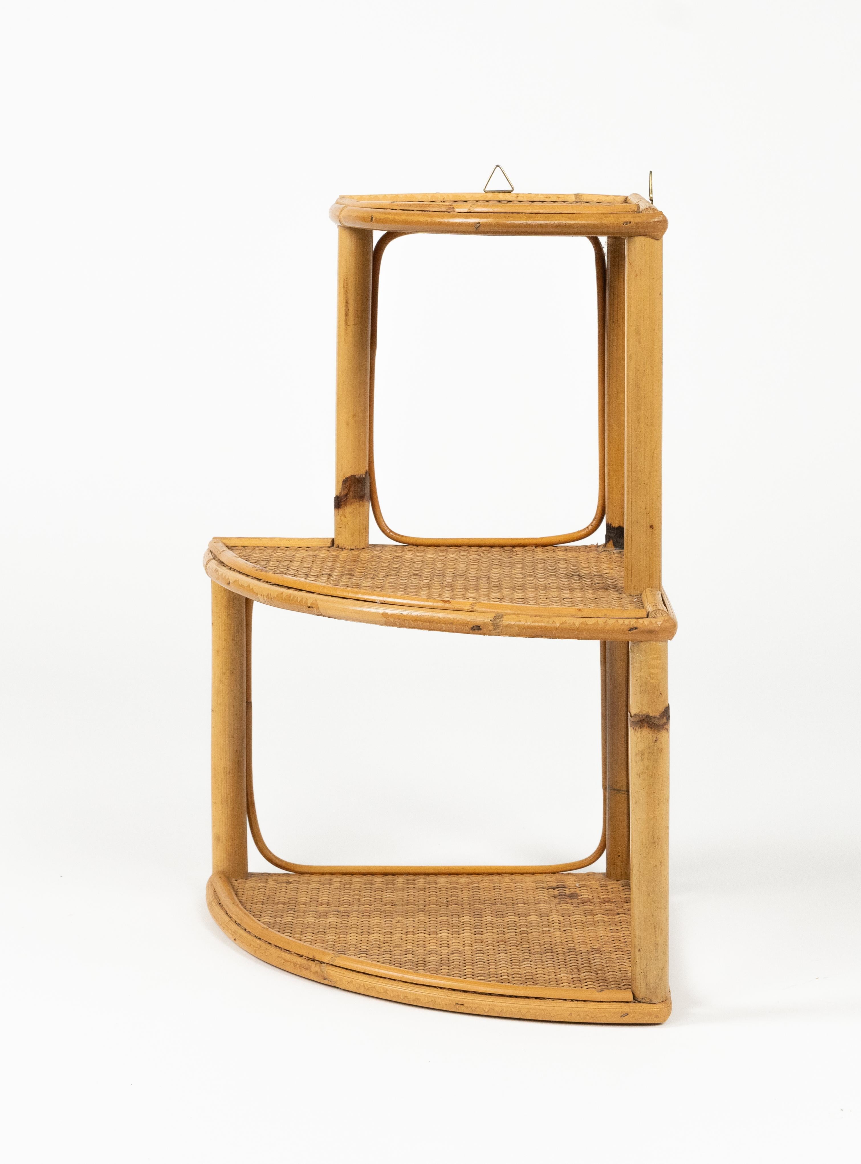 Eckregal aus Bambus, Rattan und Korbweide aus der Mitte des Jahrhunderts, Italien 1960er Jahre, Paar 4