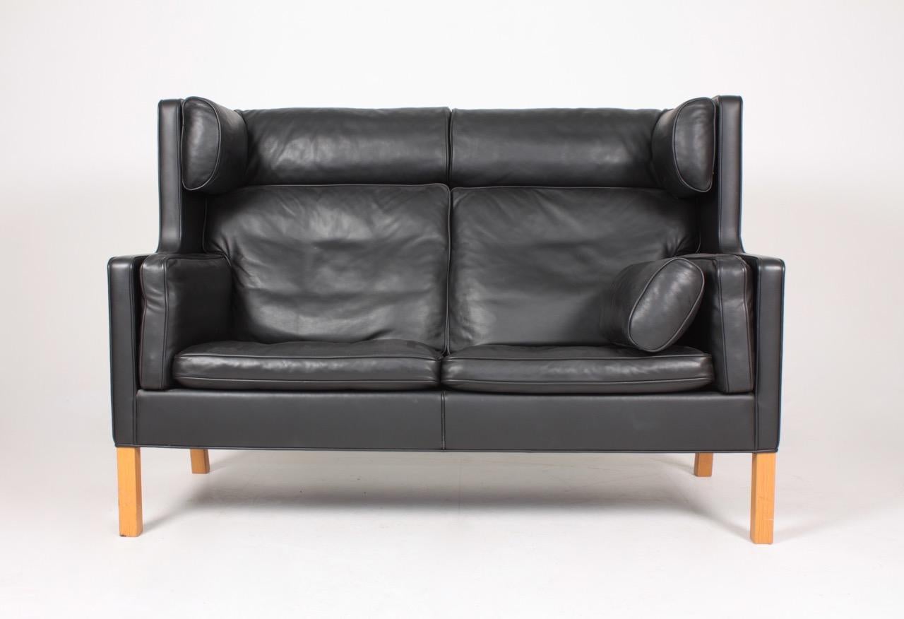 Model 2292 sofa in patinated leather, designed by Børge Mogensen and made by Fredericia furniture. Great original condition.