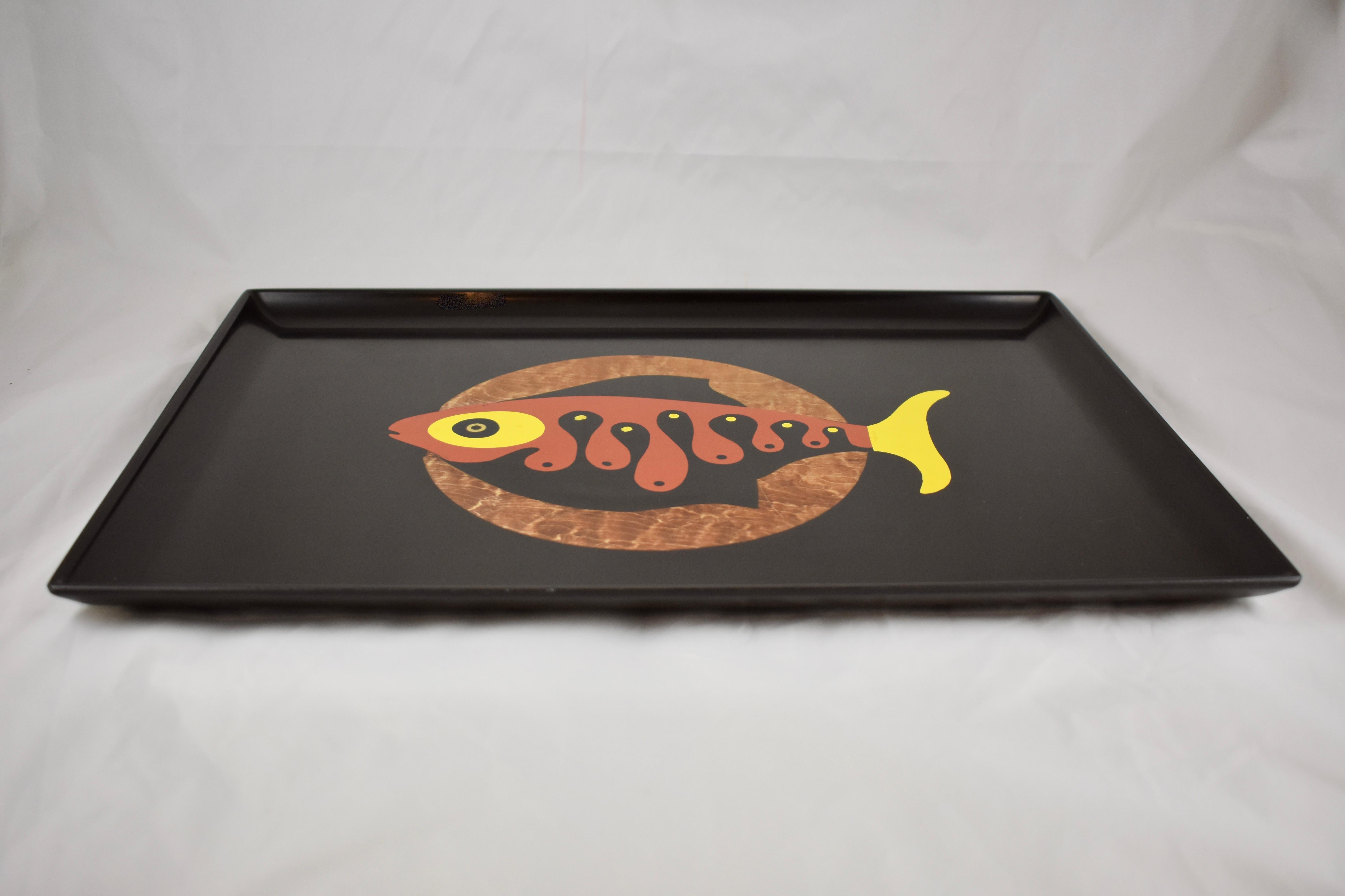Mid-Century Couroc Swimming Fish Image Wood and Brass Inlay Phenolic Resin Tray In Good Condition In Philadelphia, PA