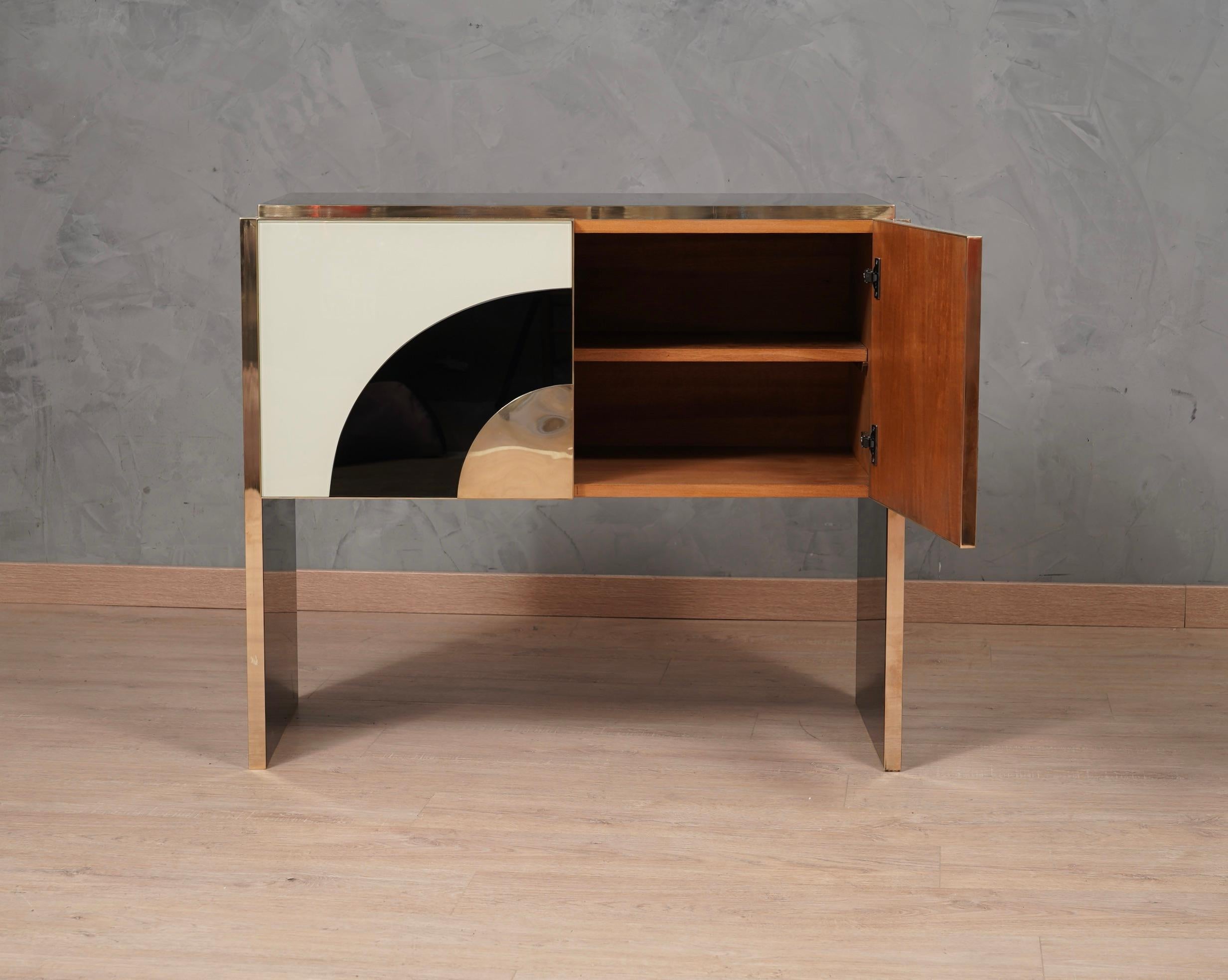 MidCentury Inspired Cream and Black Glass with Brass Italian Sideboard, 2000 In Good Condition For Sale In Rome, IT
