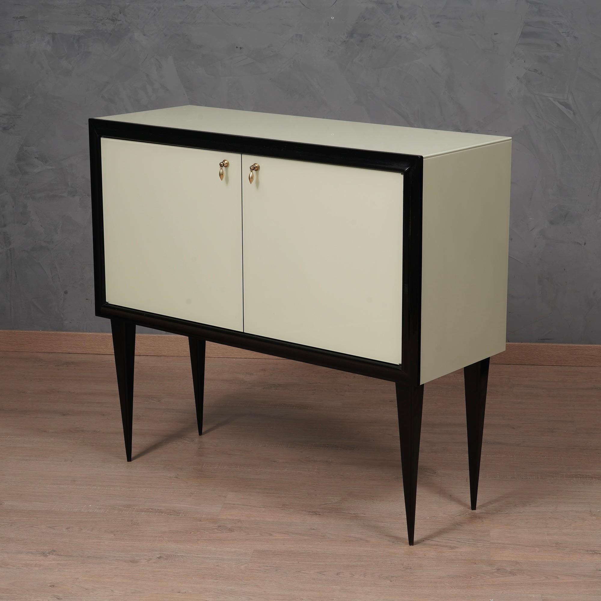 Ottone DryBar in vetro color crema e ottone del MidCentury, 1950 in vendita