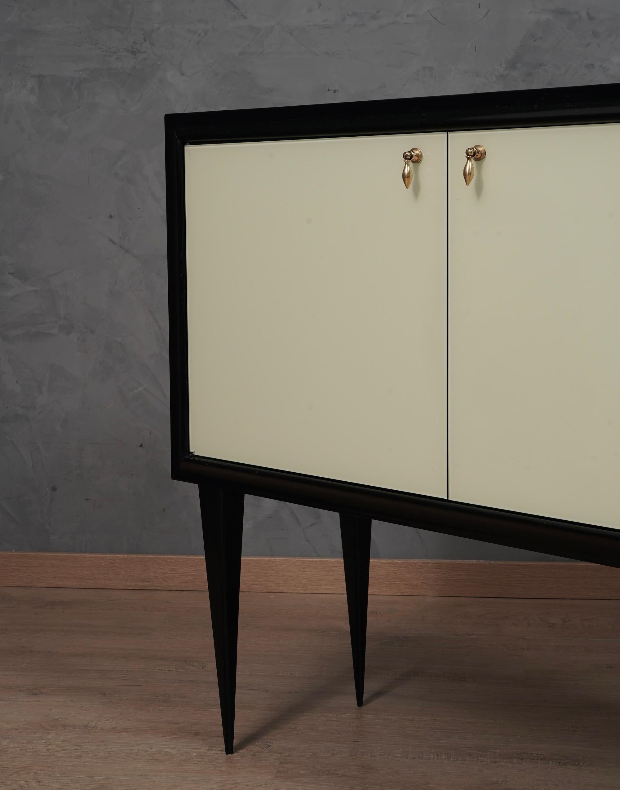 SideBoard / DryBar in vetro e ottone color crema del MidCentury, 1950 In condizioni buone in vendita a Rome, IT