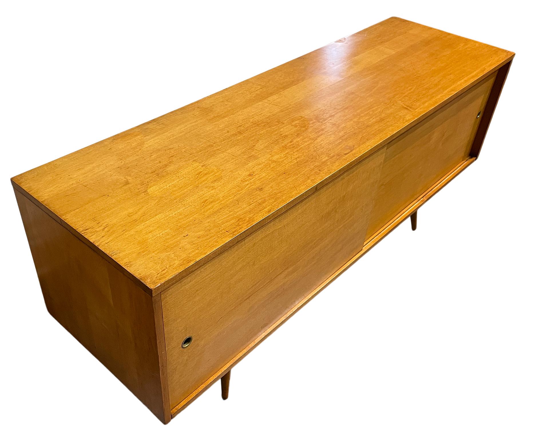 Mid-Century Modern Midcentury Credenza by Paul McCobb Planner Group #1513 Wood Doors Maple For Sale