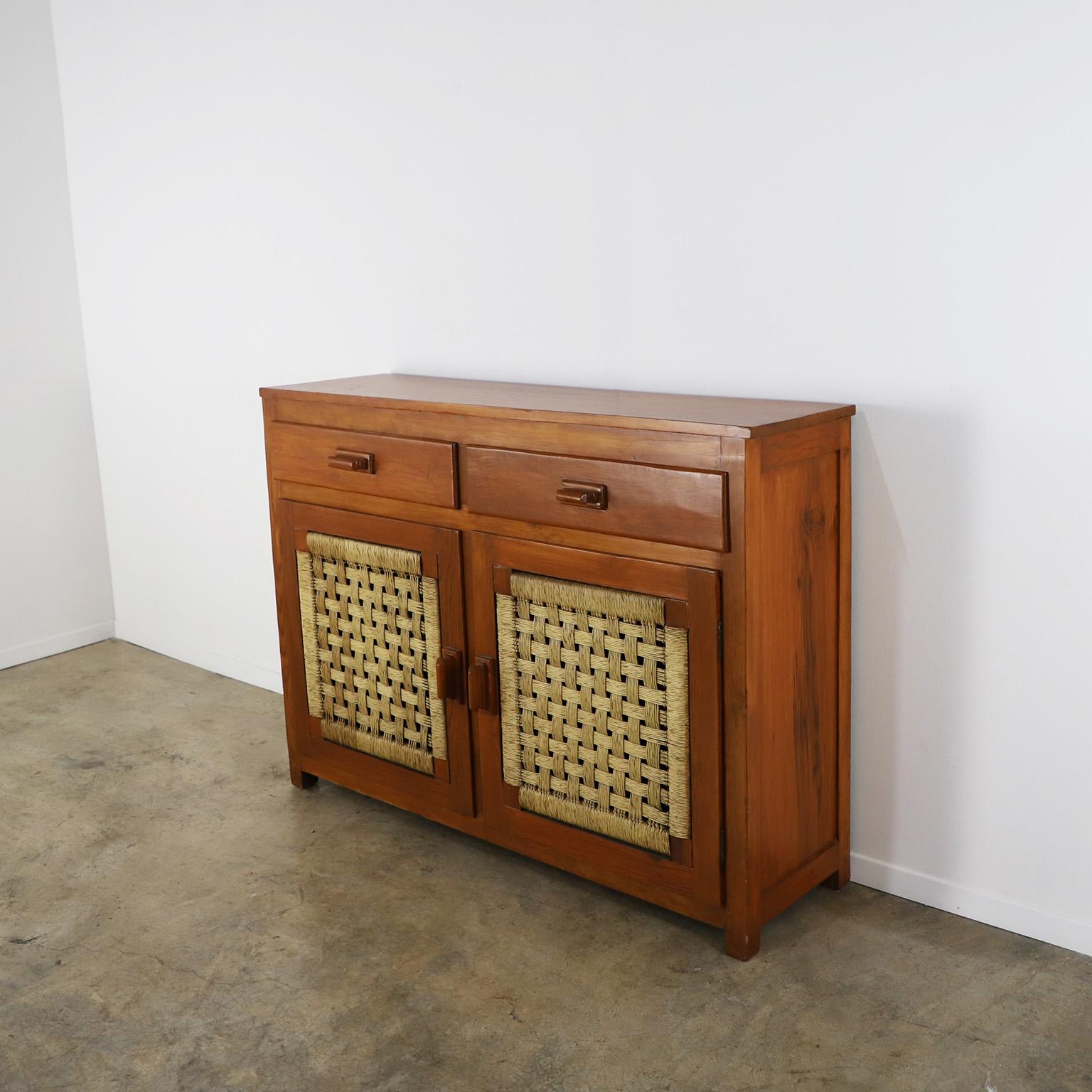 We offer this midcentury Credenza in the style of Clara Porset made in solid pine wood and palm cords, circa 1960. Excellent vintage condition, palm is all original and the wood has been professionally refinished.