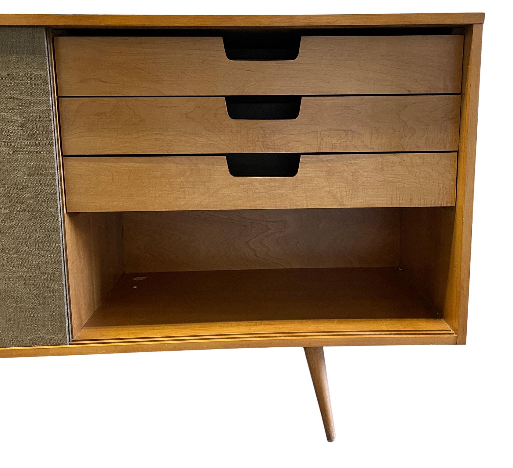 Midcentury Credenza Paul McCobb Planner Group #1514 Blonde Maple For Sale 2